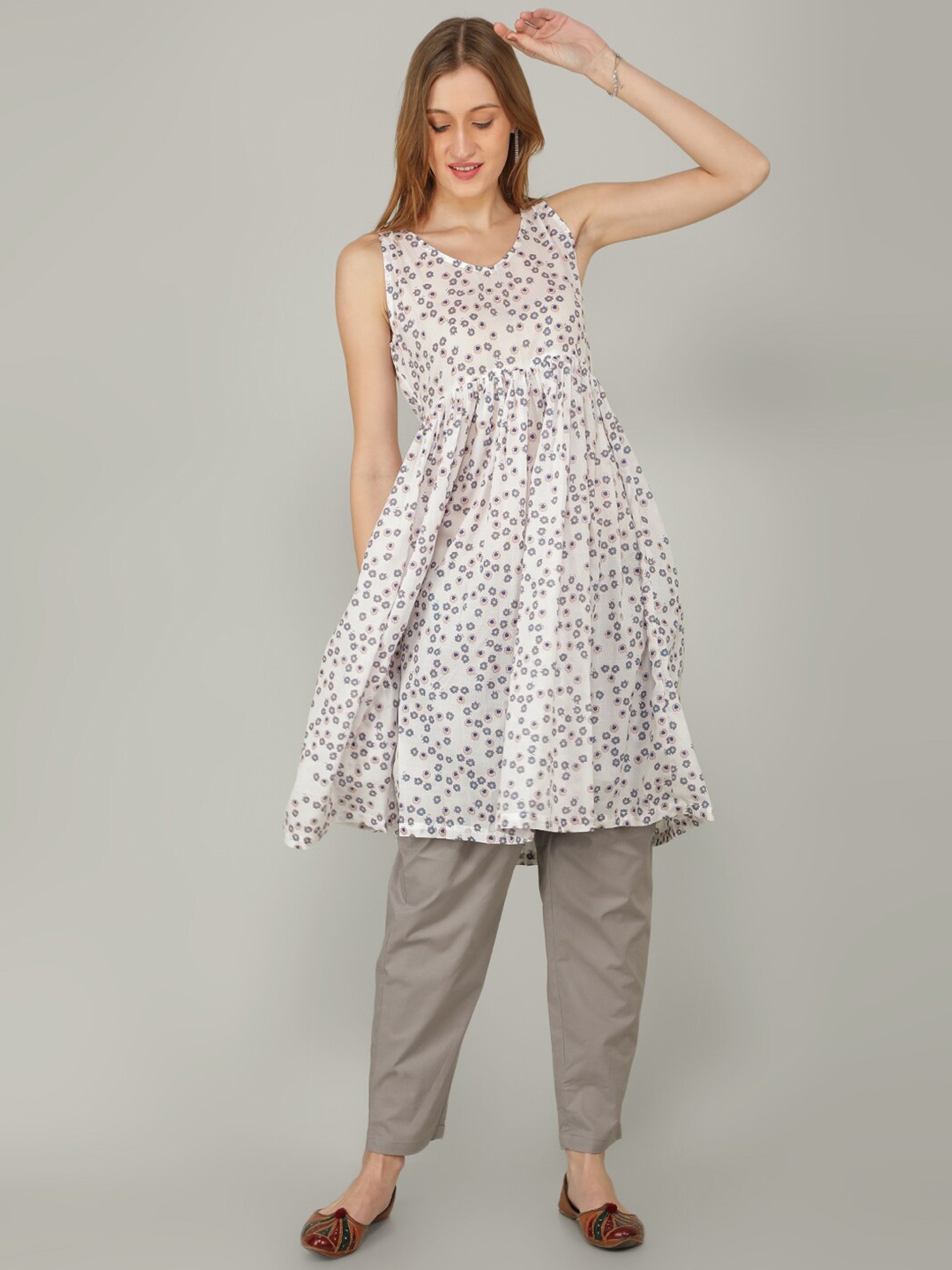 

NAVIYATA Floral Kurta with Trouser, White