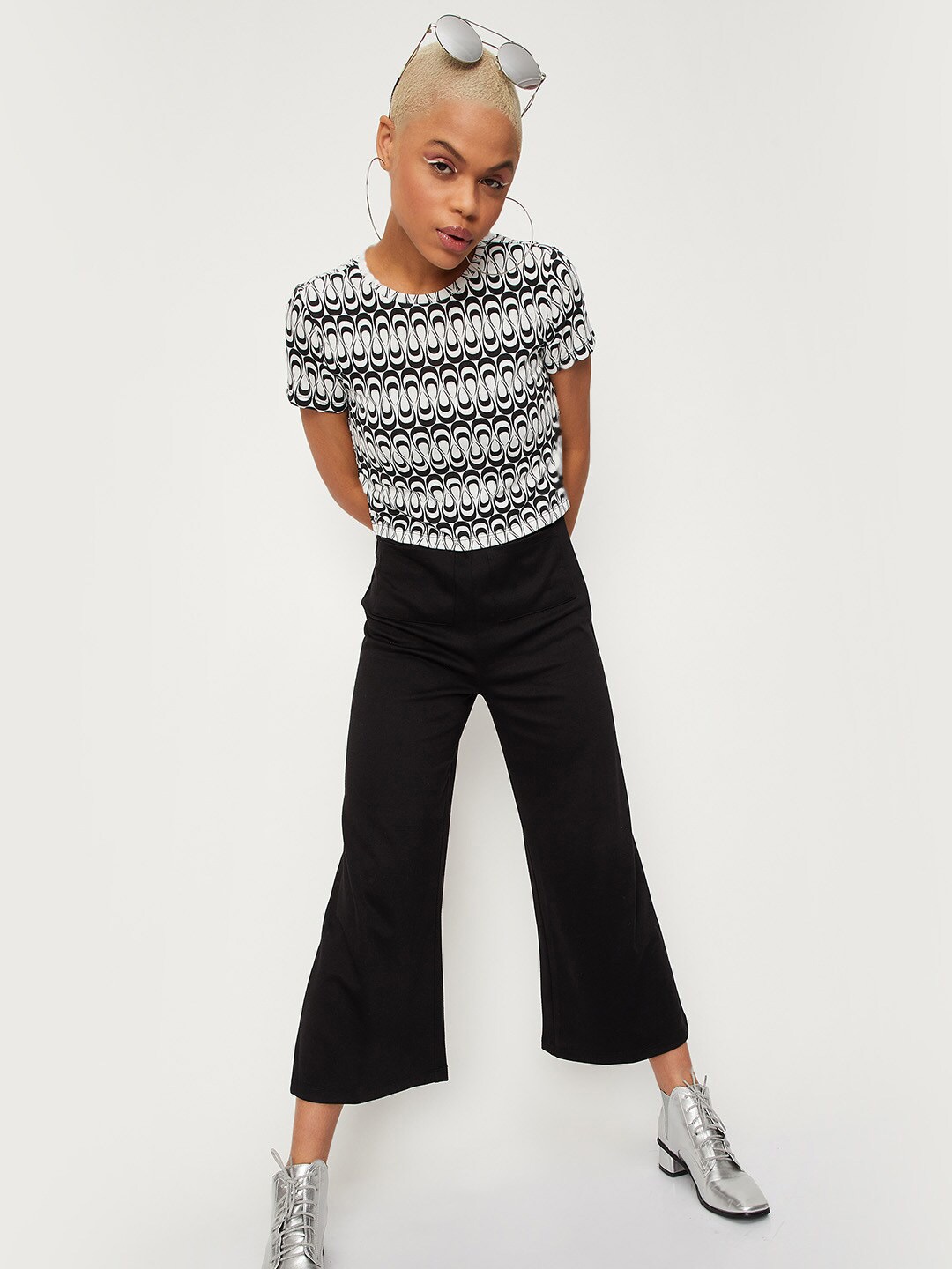 

max Black V-Neck Sleeveless Basic Jumpsuit