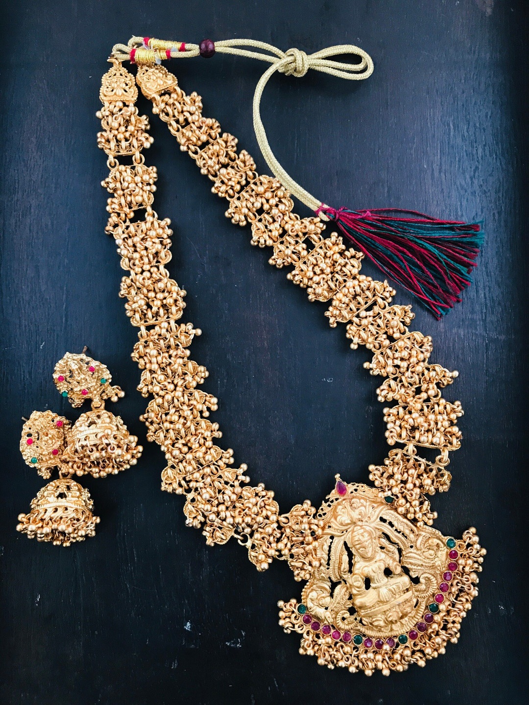 

The Opal Factory Gold-Plated Stone-Studded & Ghungroo Beaded Jewellery Set