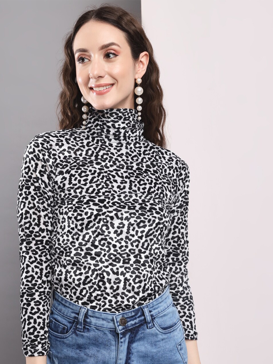 

Darzi Animal Print Velvet Top, Black