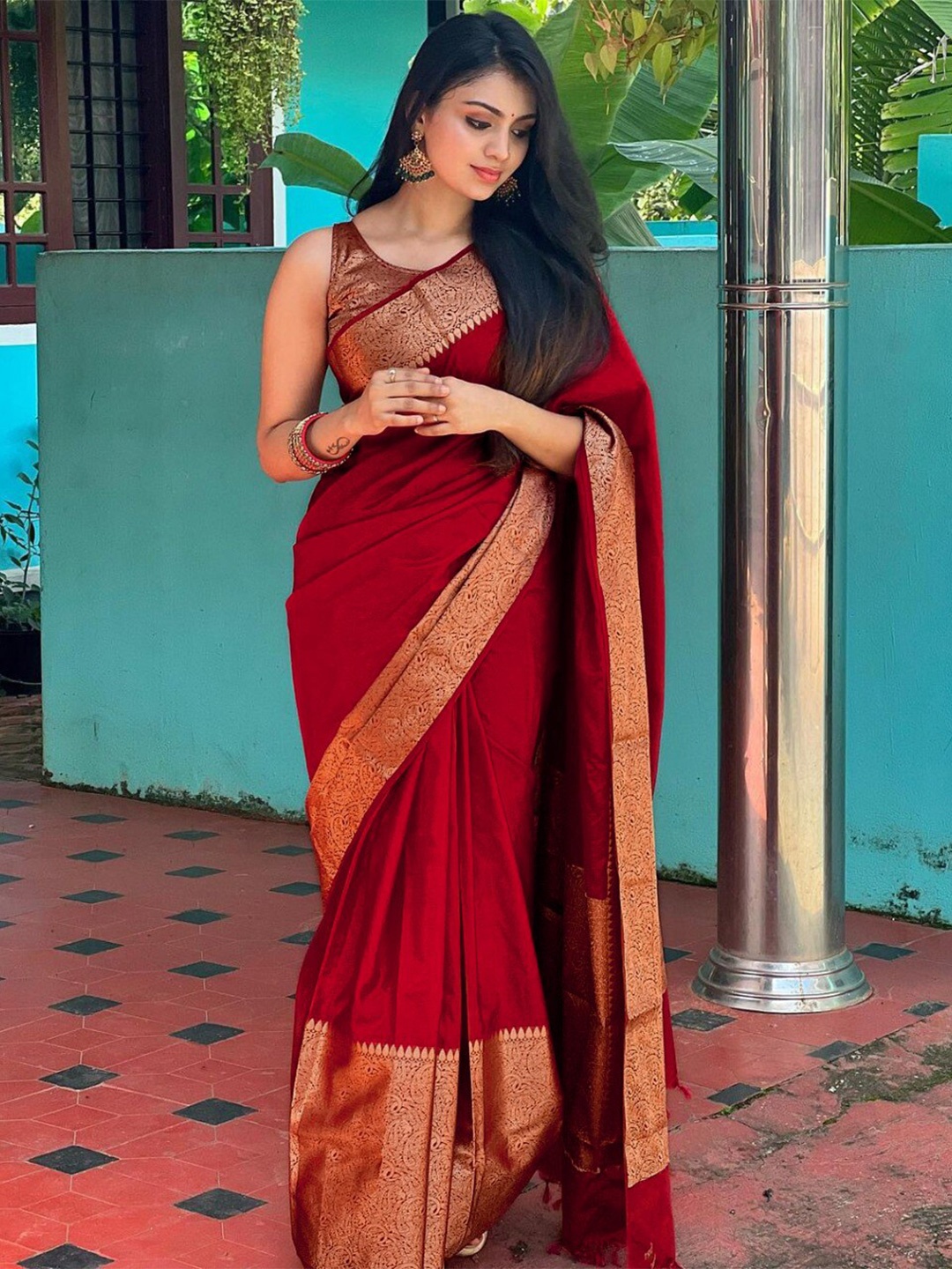 

AVANTIKA FASHION Zari Pure Silk Kanjeevaram Saree, Red