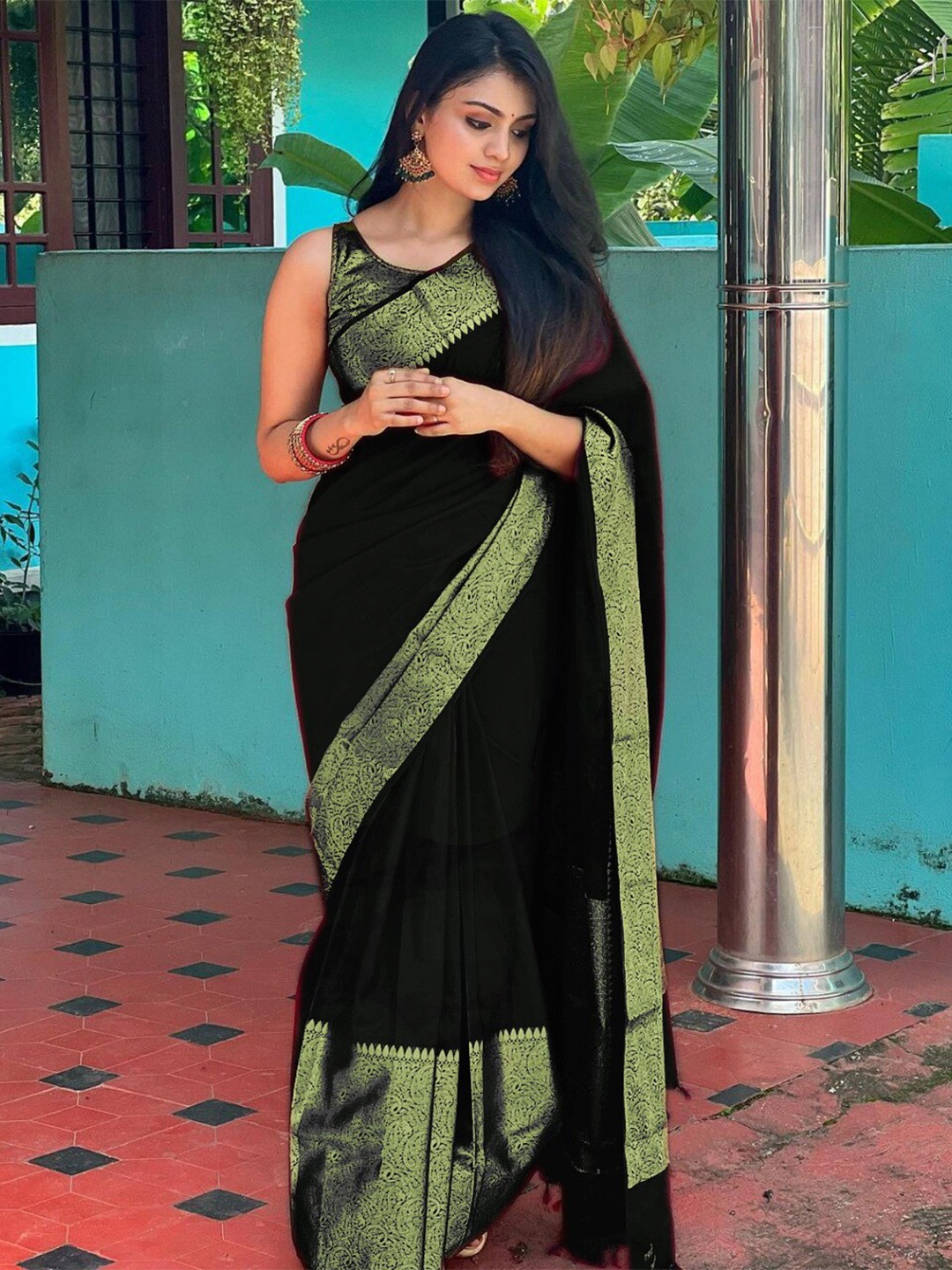 

AVANTIKA FASHION Zari Pure Silk Kanjeevaram Saree, Black