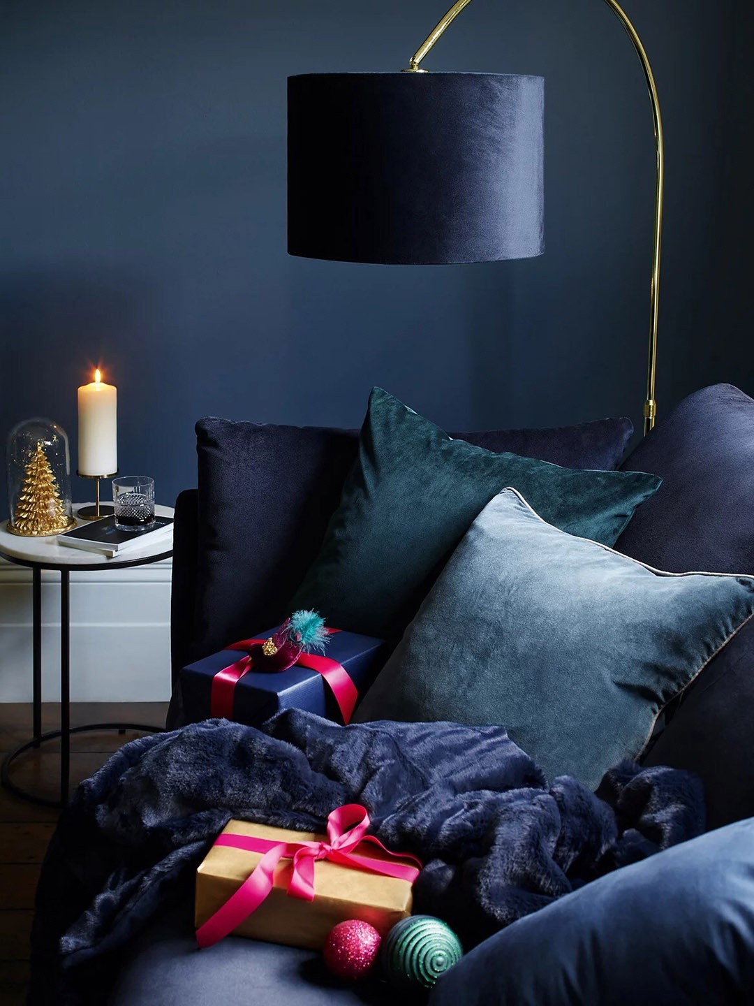 

Marks & Spencer Navy Blue Super Soft Acrylic Throw
