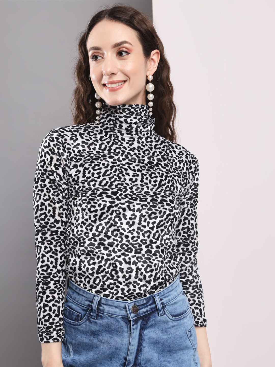 

Darzi Women Animal Printed Turtle Neck Pullover Sweater, Black
