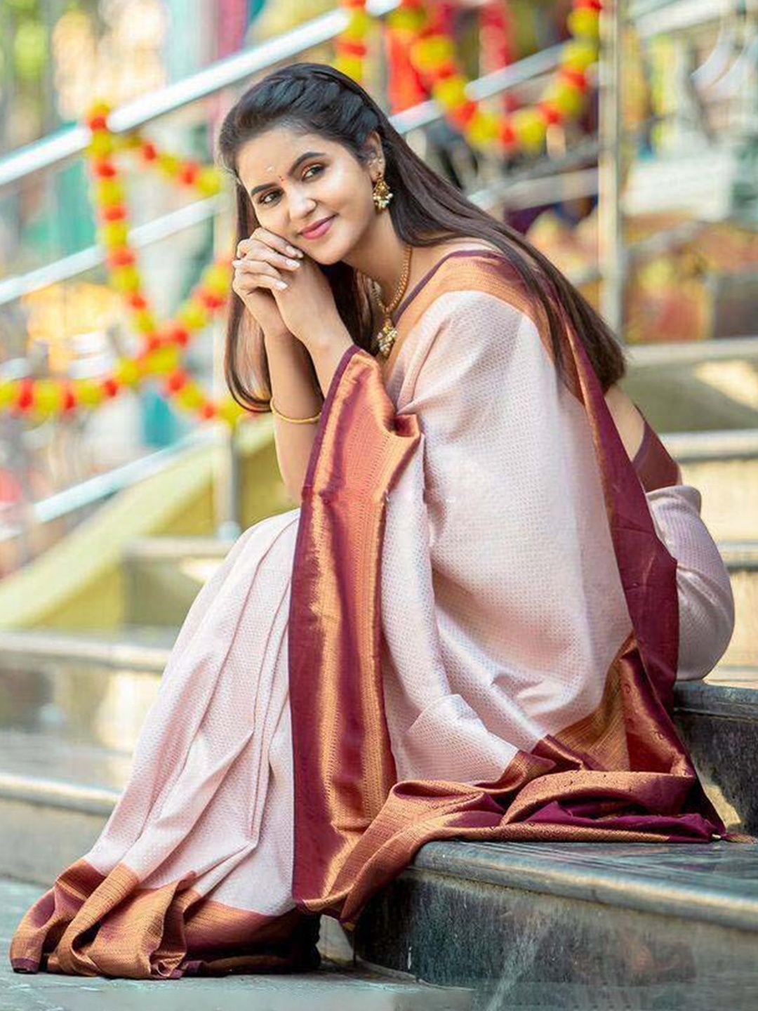 

Jinax Woven Design Zari Pure Silk Banarasi Saree, Cream