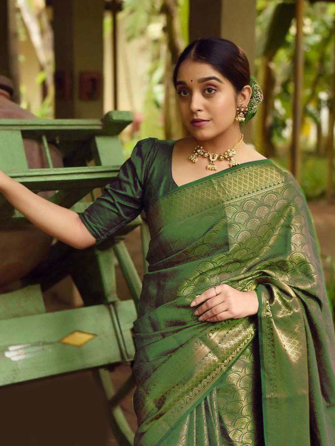 

Jinax Woven Design Zari Pure Silk Banarasi Saree, Green