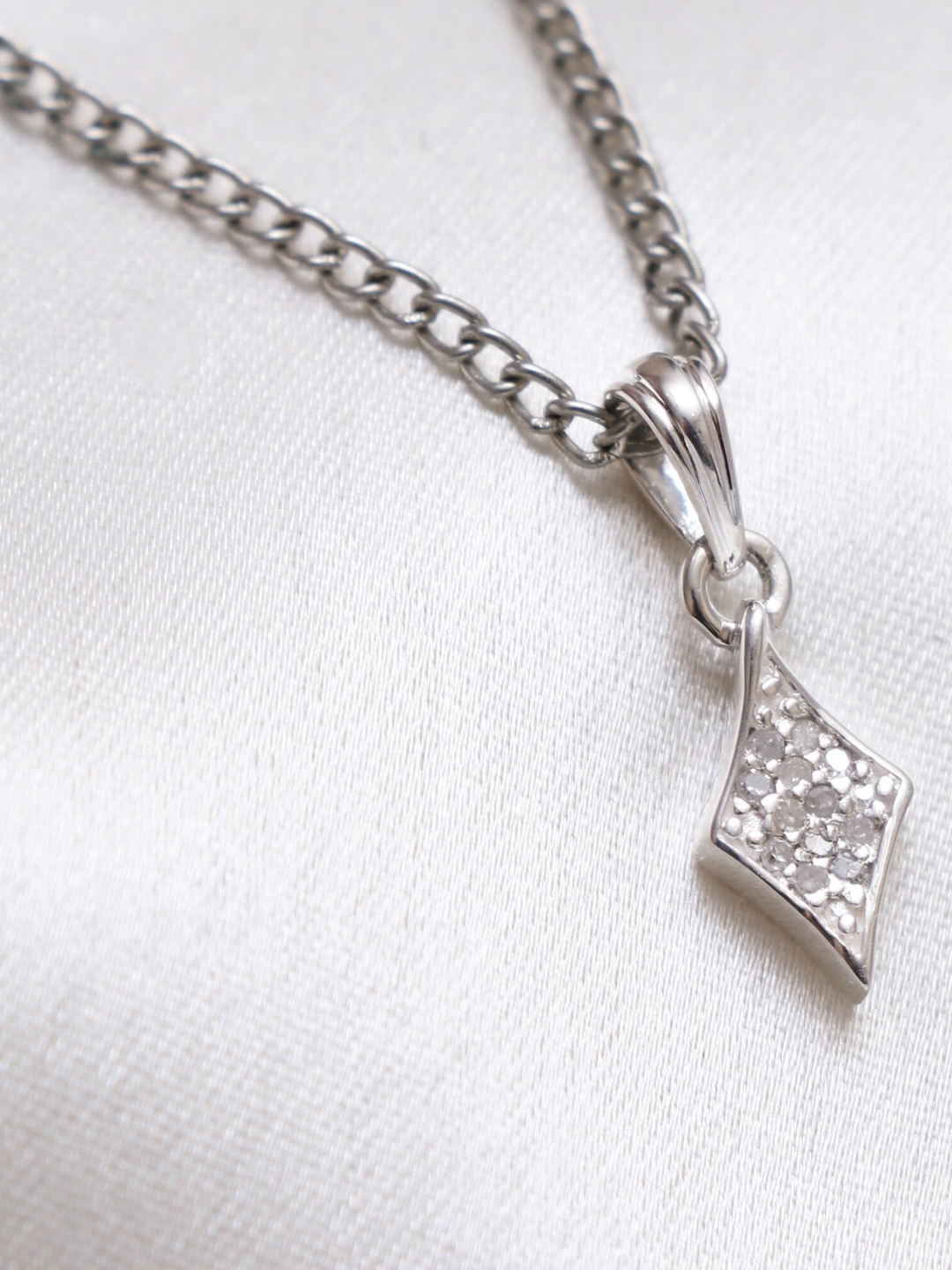 

HIFLYER JEWELS 925 Sterling Silver Diamond -Studded Pendant with Link Chain