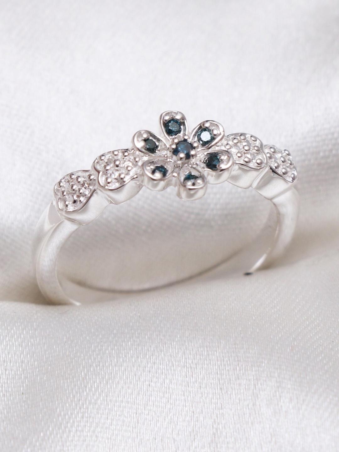 

HIFLYER JEWELS AD-studded Finger Ring, Silver
