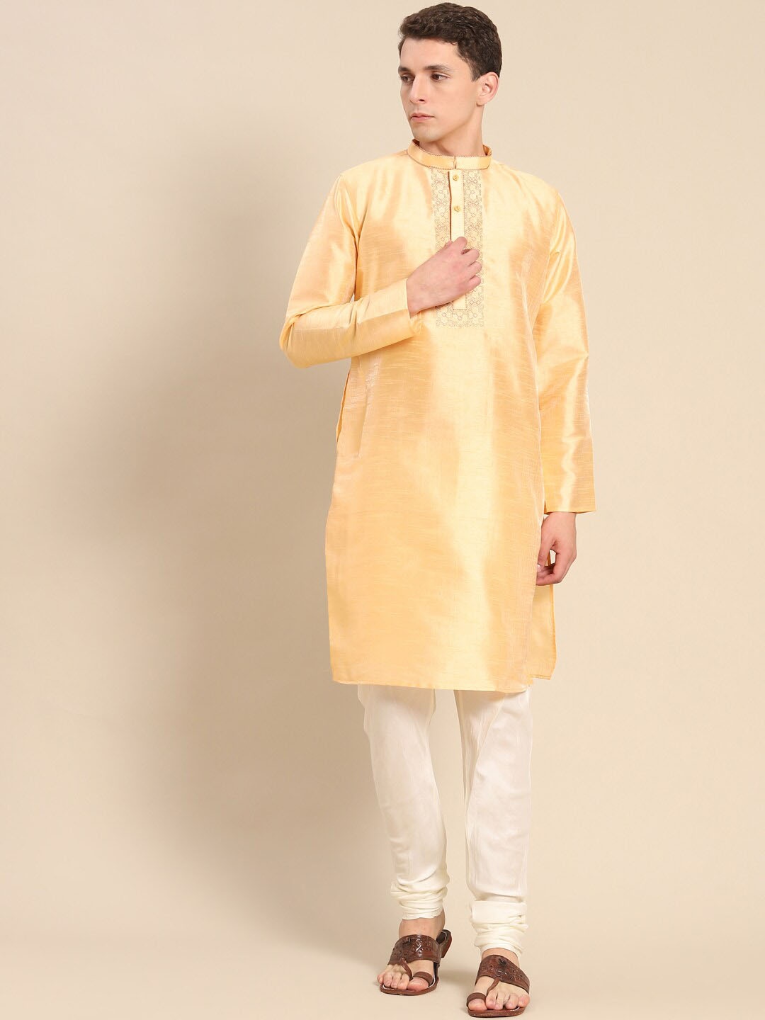 

Amodh by Kisah Men Mandarin collar Thread Work Kurta with Churidar, Cream