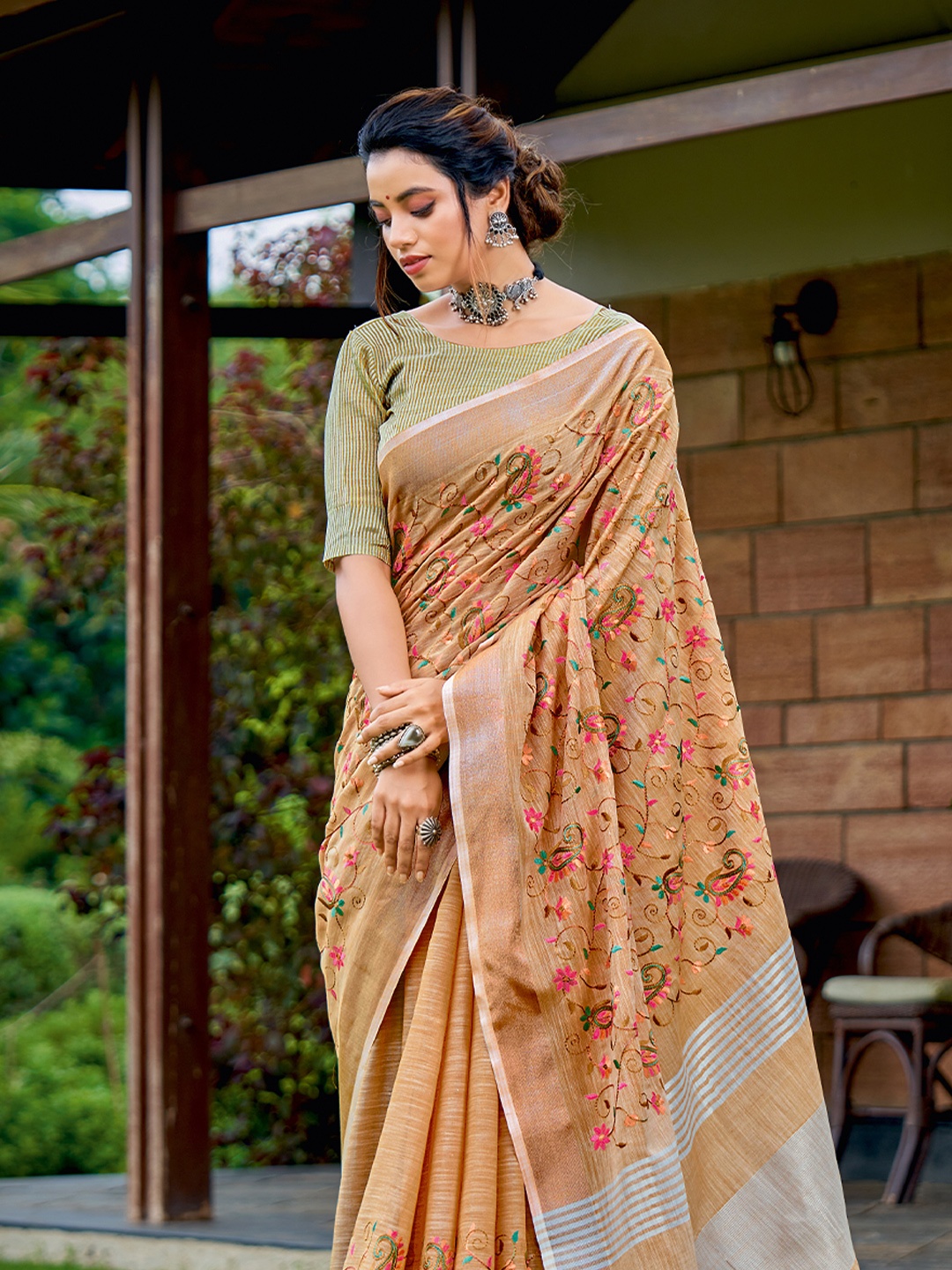 

KARAGIRI Floral Embroidered Zari Saree, Beige