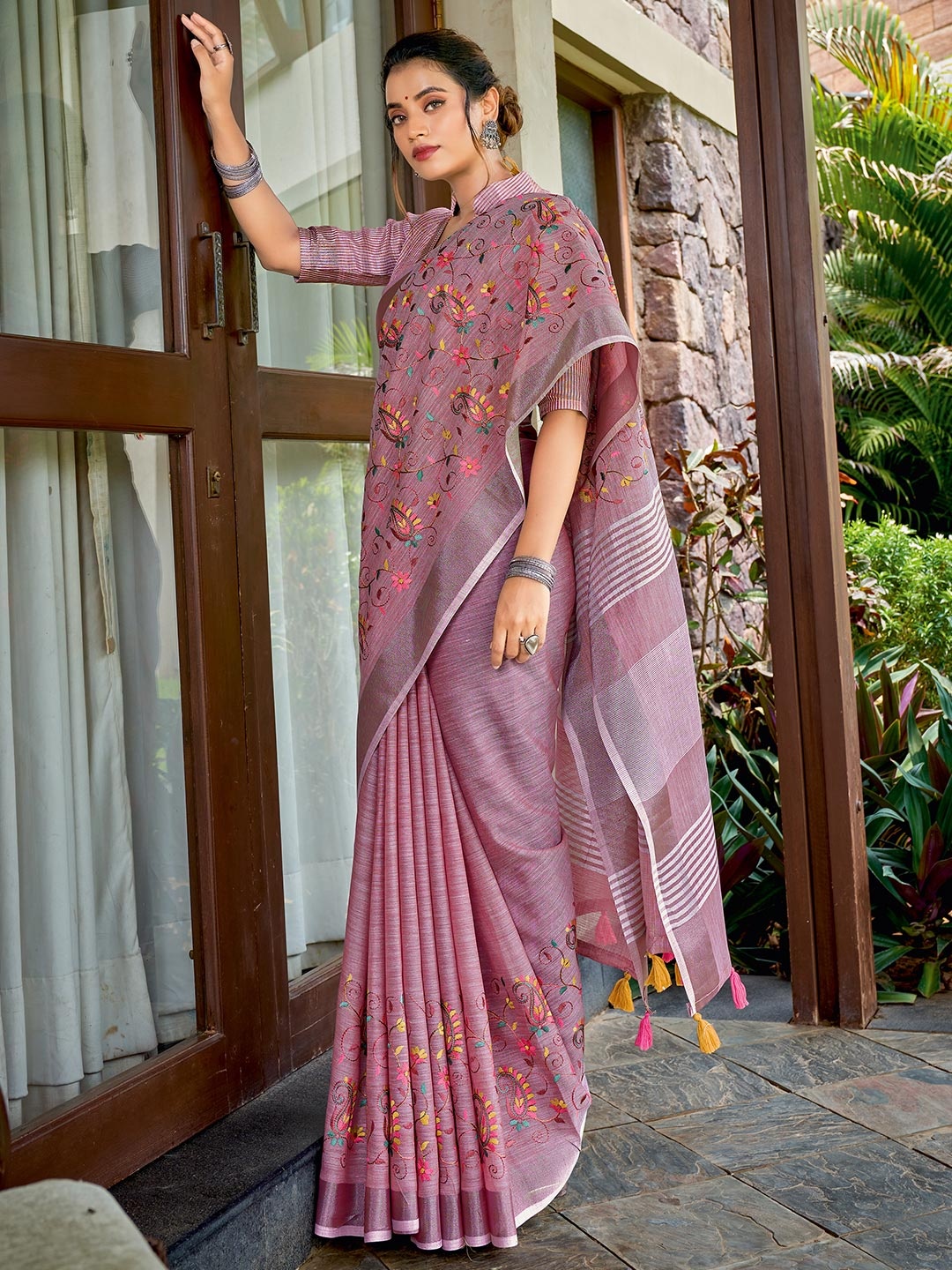 

KARAGIRI Paisley Embroidered Linen Blend Saree, Mauve