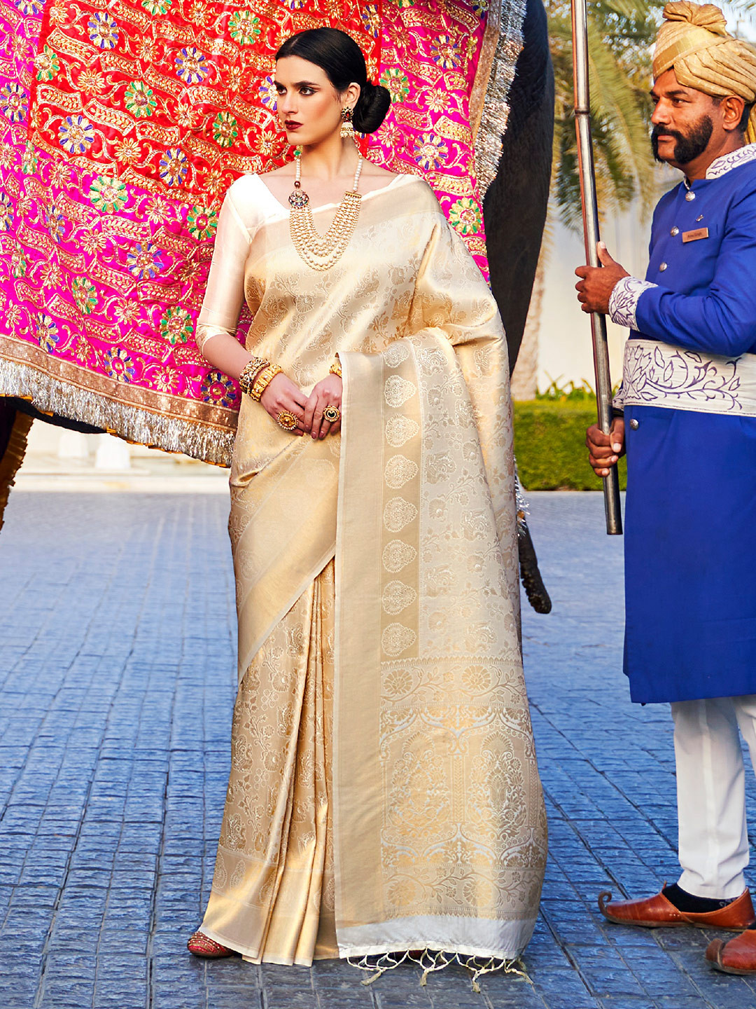 

KARAGIRI Ethnic Motifs Zari Kanjeevaram Saree, Pink