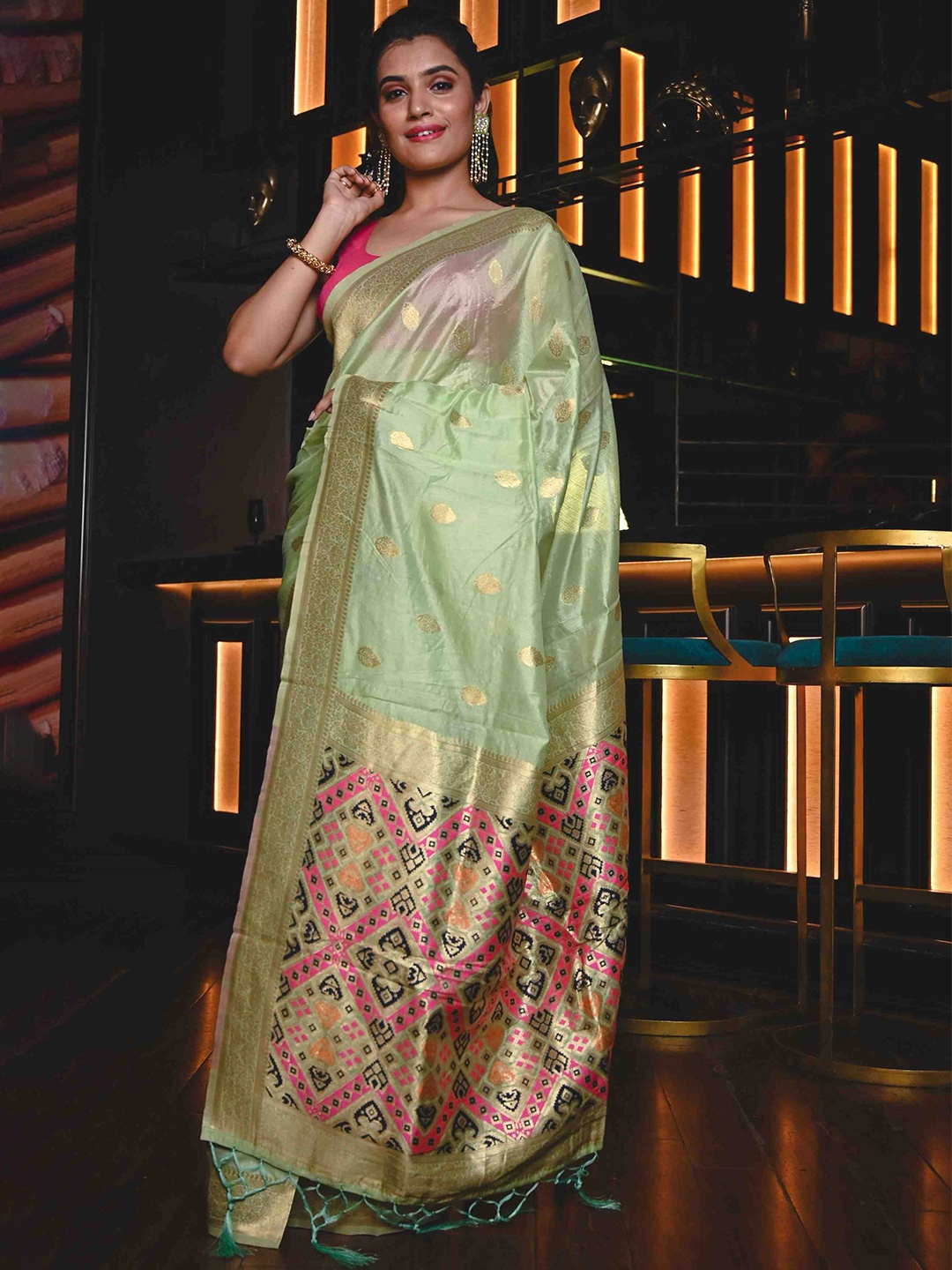 

KARAGIRI Woven Design Zari Maheshwari Saree, Green