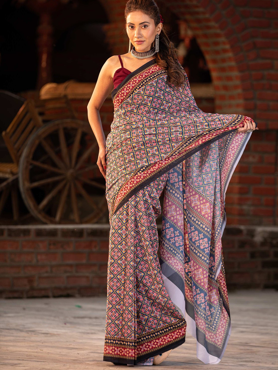 

KARAGIRI Ethnic Motifs Silk Blend Patola Saree, Grey