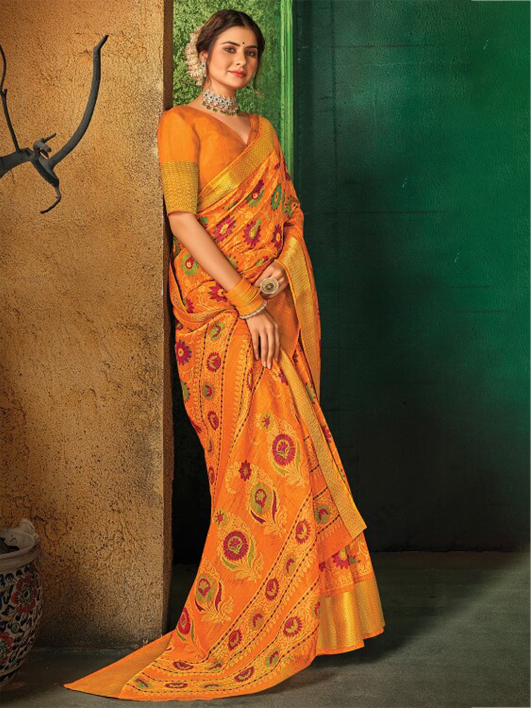 

KARAGIRI Floral Printed Zari Saree, Mustard