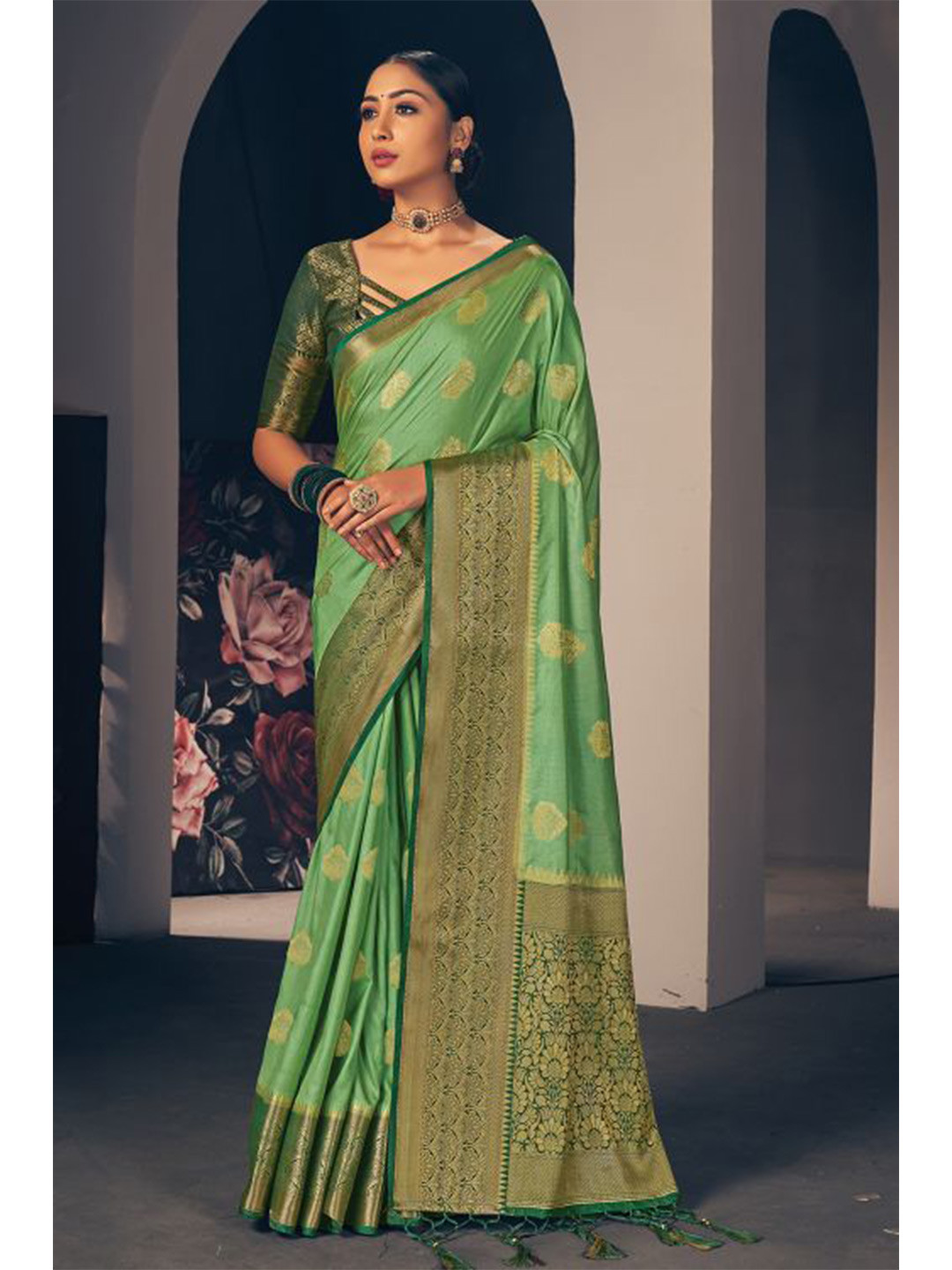 

KARAGIRI Ethnic Motifs Zari Saree, Green