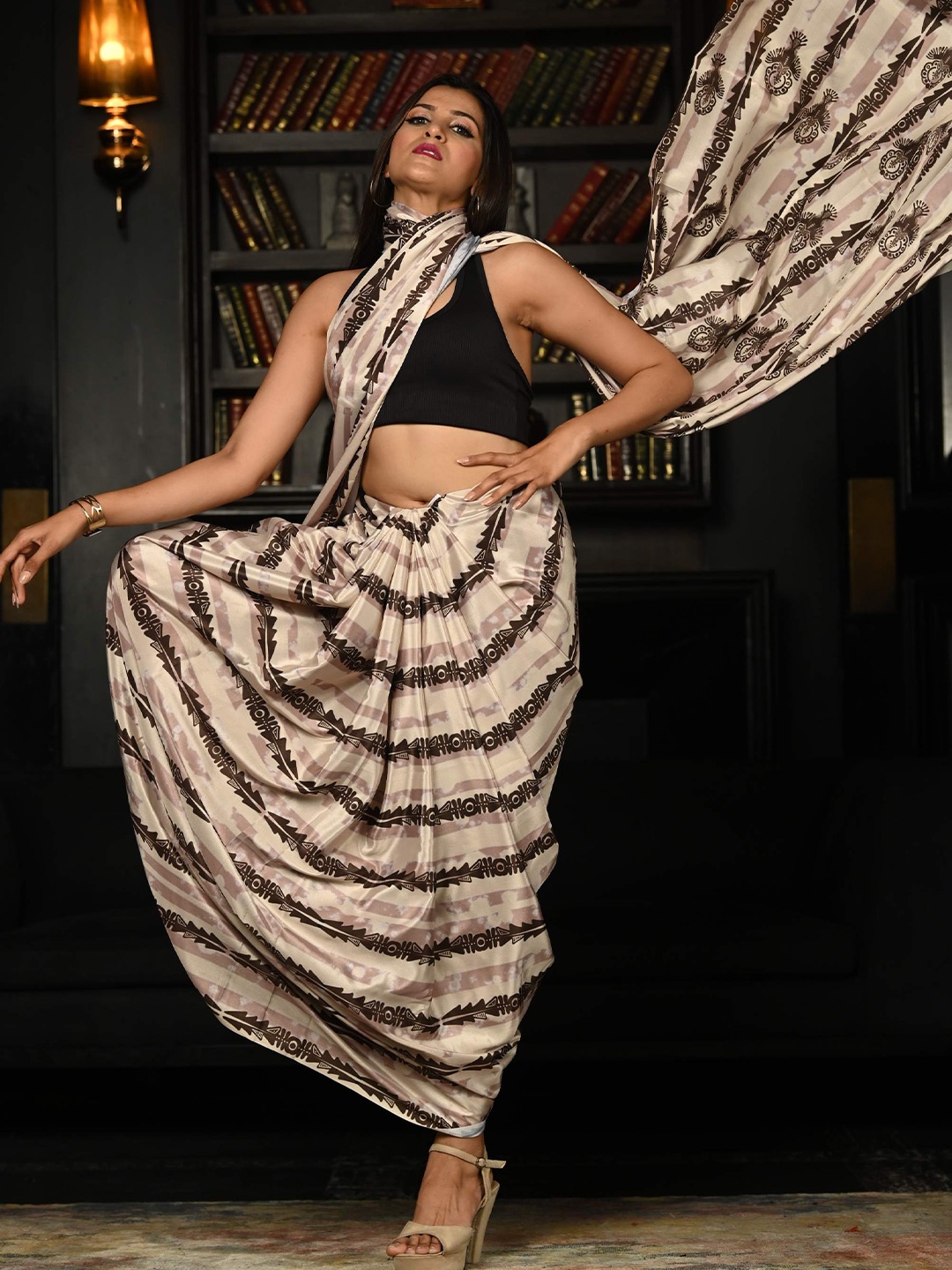 

KARAGIRI Ethnic Motifs Printed Saree, Cream