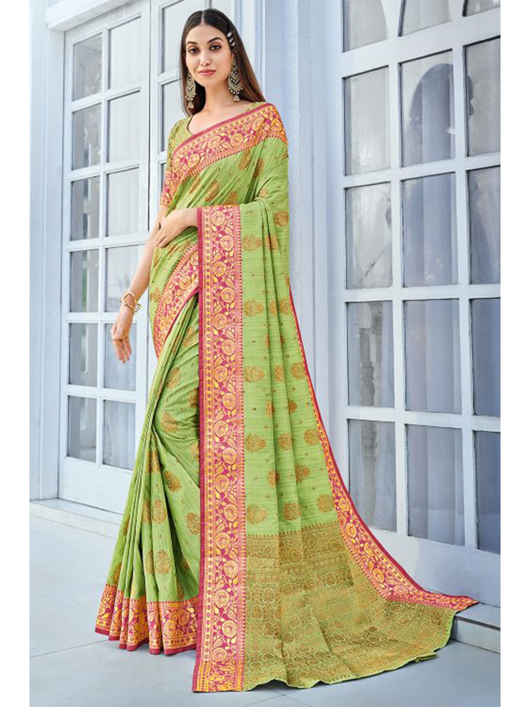 

KARAGIRI Woven Design Zari Saree, Green