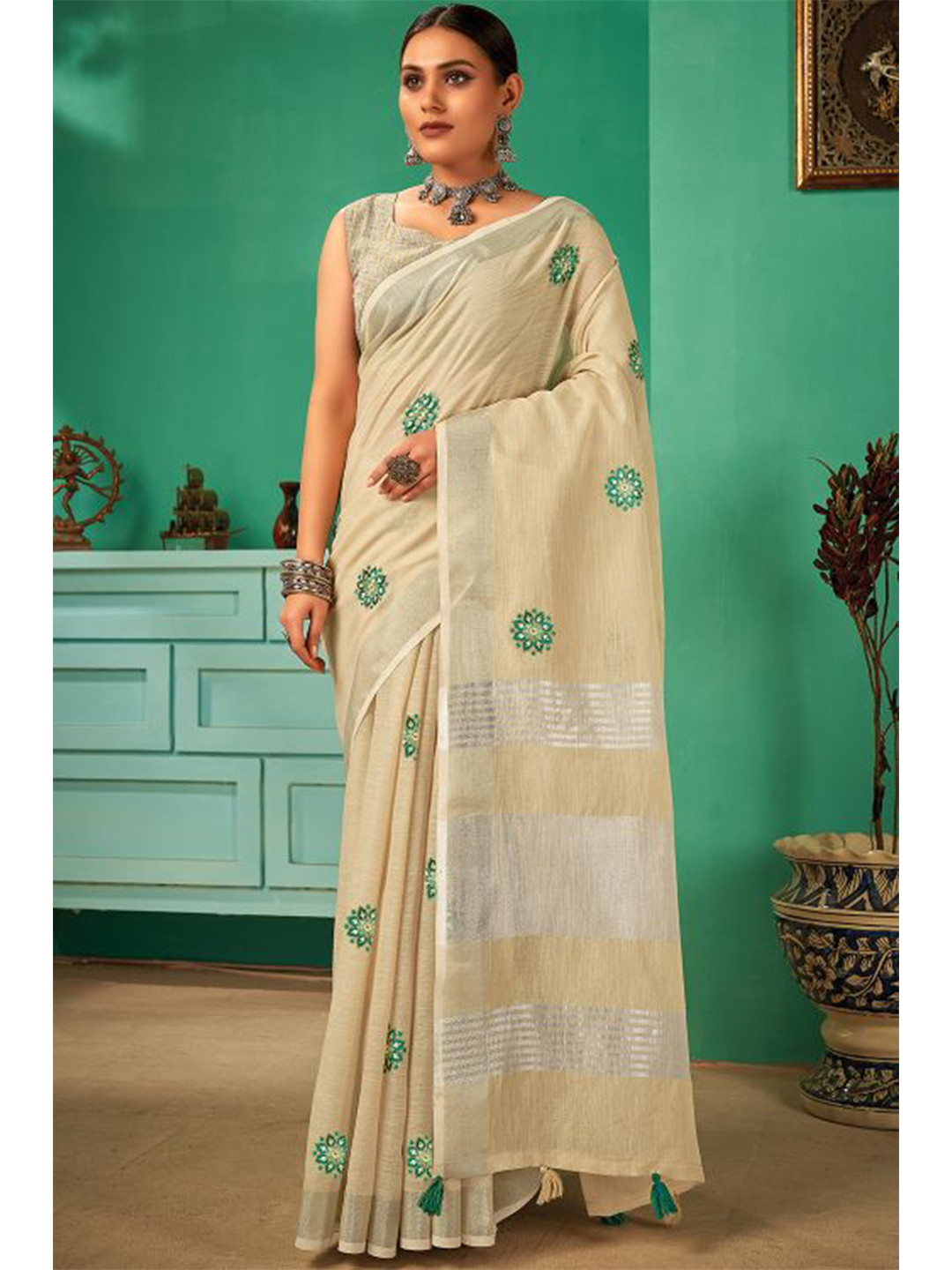 

KARAGIRI Floral Mirror Work Linen Blend Saree, Off white