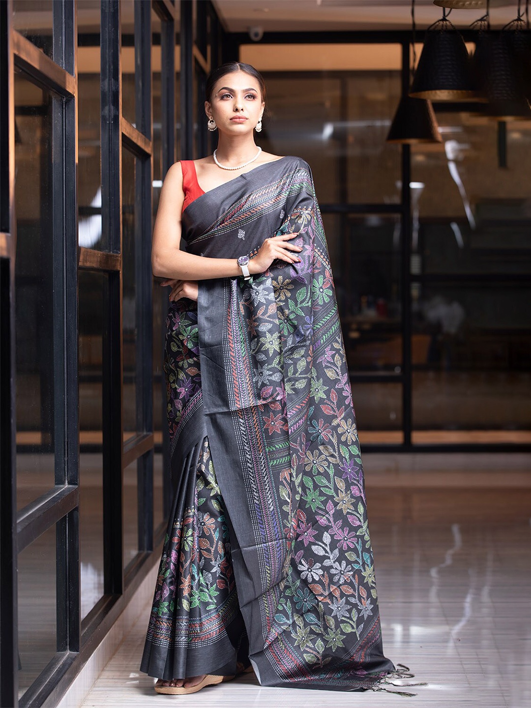 

KARAGIRI Floral Printed Saree, Grey