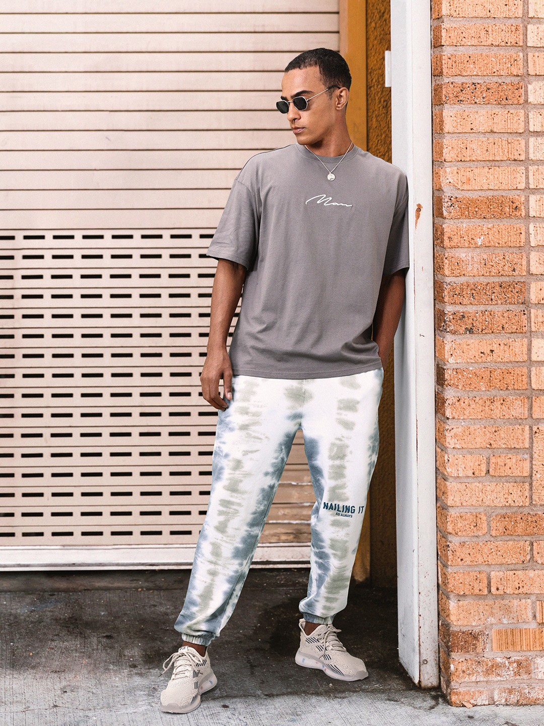

Kook N Keech Men Bucolic Effects Mid-Rise Joggers, Grey