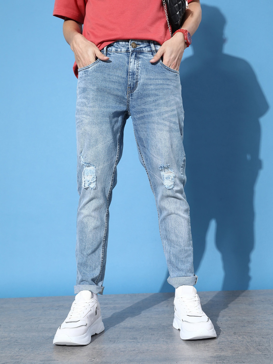 

Kook N Keech Men Sky Blue Tapered Fit Light Fade Stretchable Distressed Denim Jeans