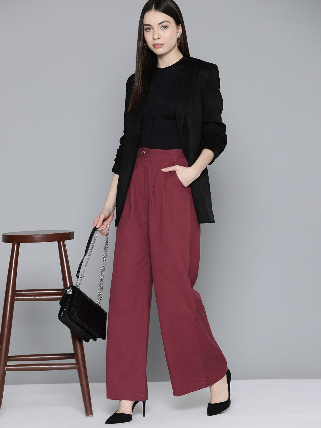 

Chemistry Cotton-Linen Pleated Flared Trousers, Maroon