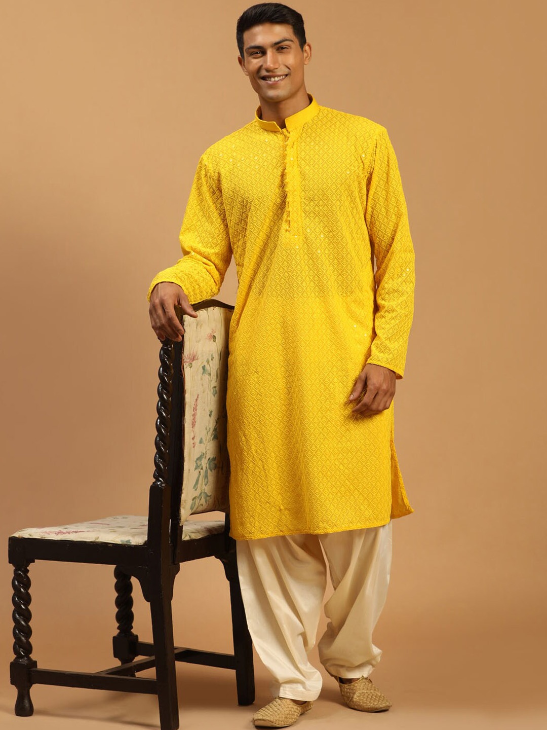 

VASTRAMAY Men Ethnic Motifs Embroidered Chikankari Kurta with Patiala, Yellow
