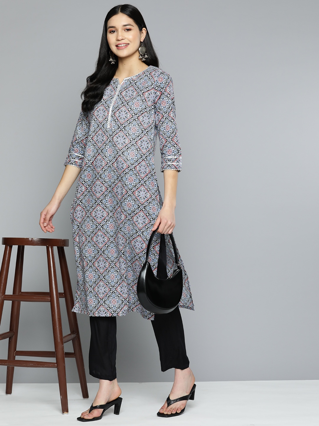 

HERE&NOW Women Floral Printed Gotta Patti Pure Cotton Kurta With Trousers, Black