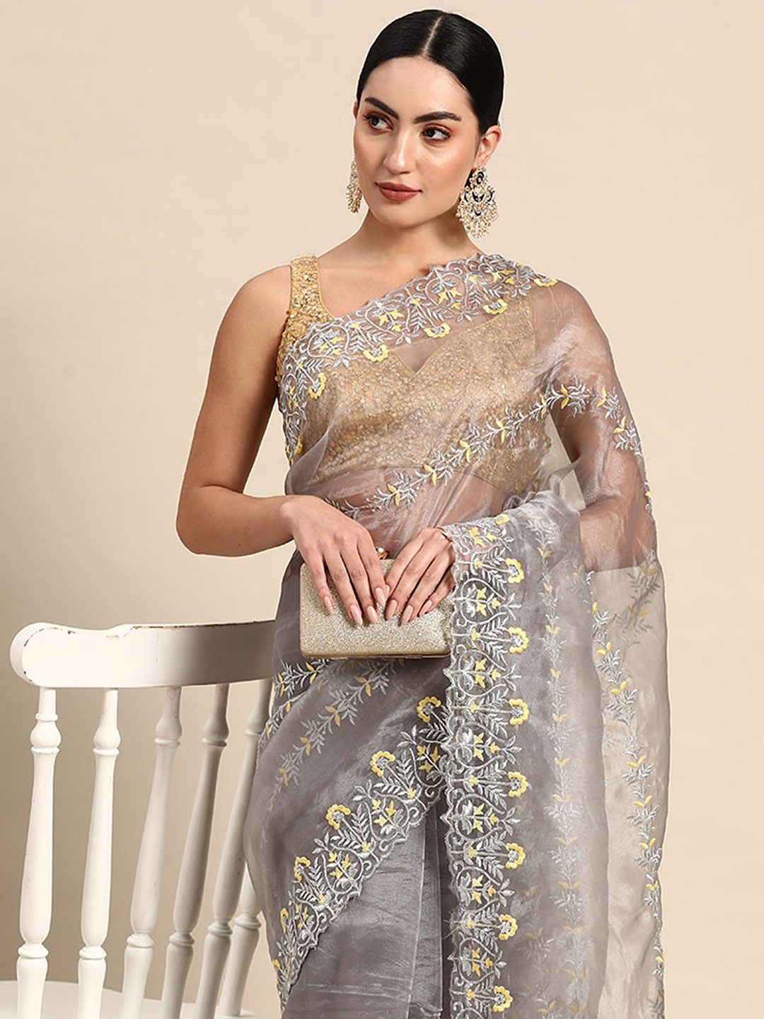 

Anouk Floral Embroidered Sequinned Organza Saree, Grey