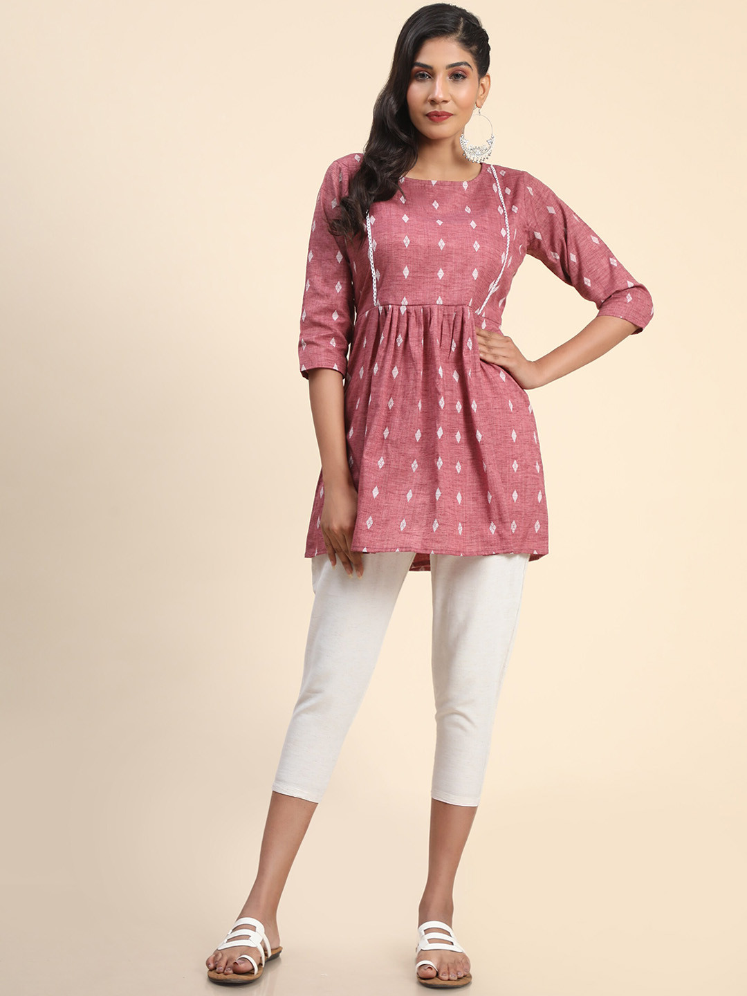

Ekta Textiles Women Printed Pure Cotton Tunic With Capri, Pink