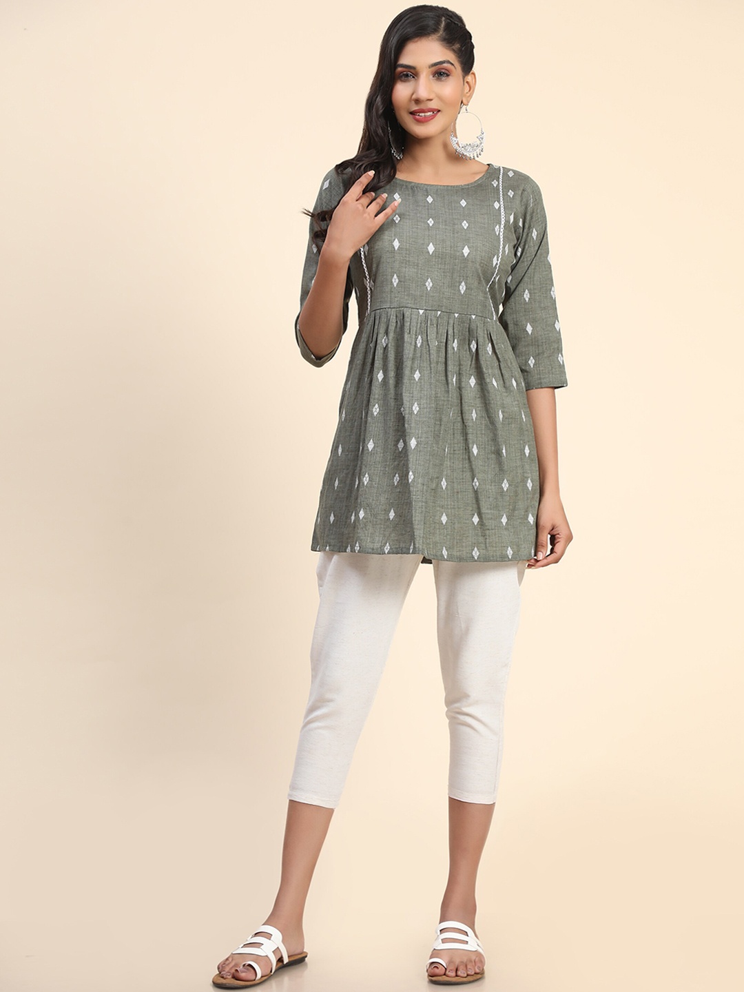 

Ekta Textiles Women Printed Pure Cotton Tunic with Capri, Sea green