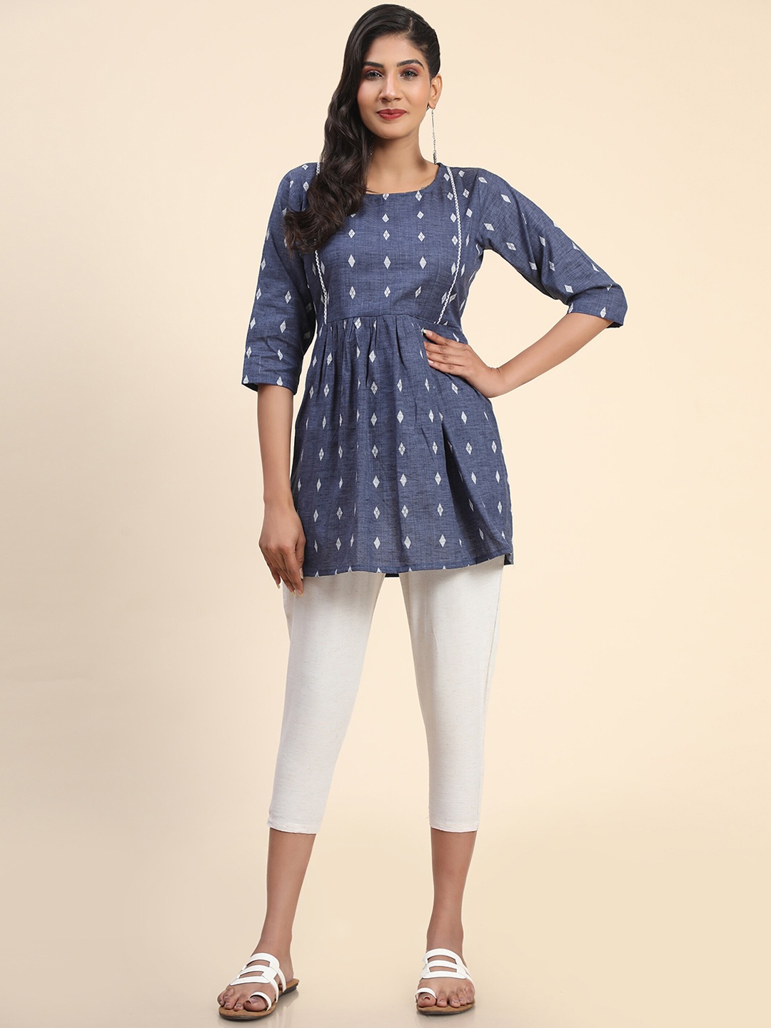 

Ekta Textiles Women Printed Pure Cotton Tunic With Capri, Navy blue