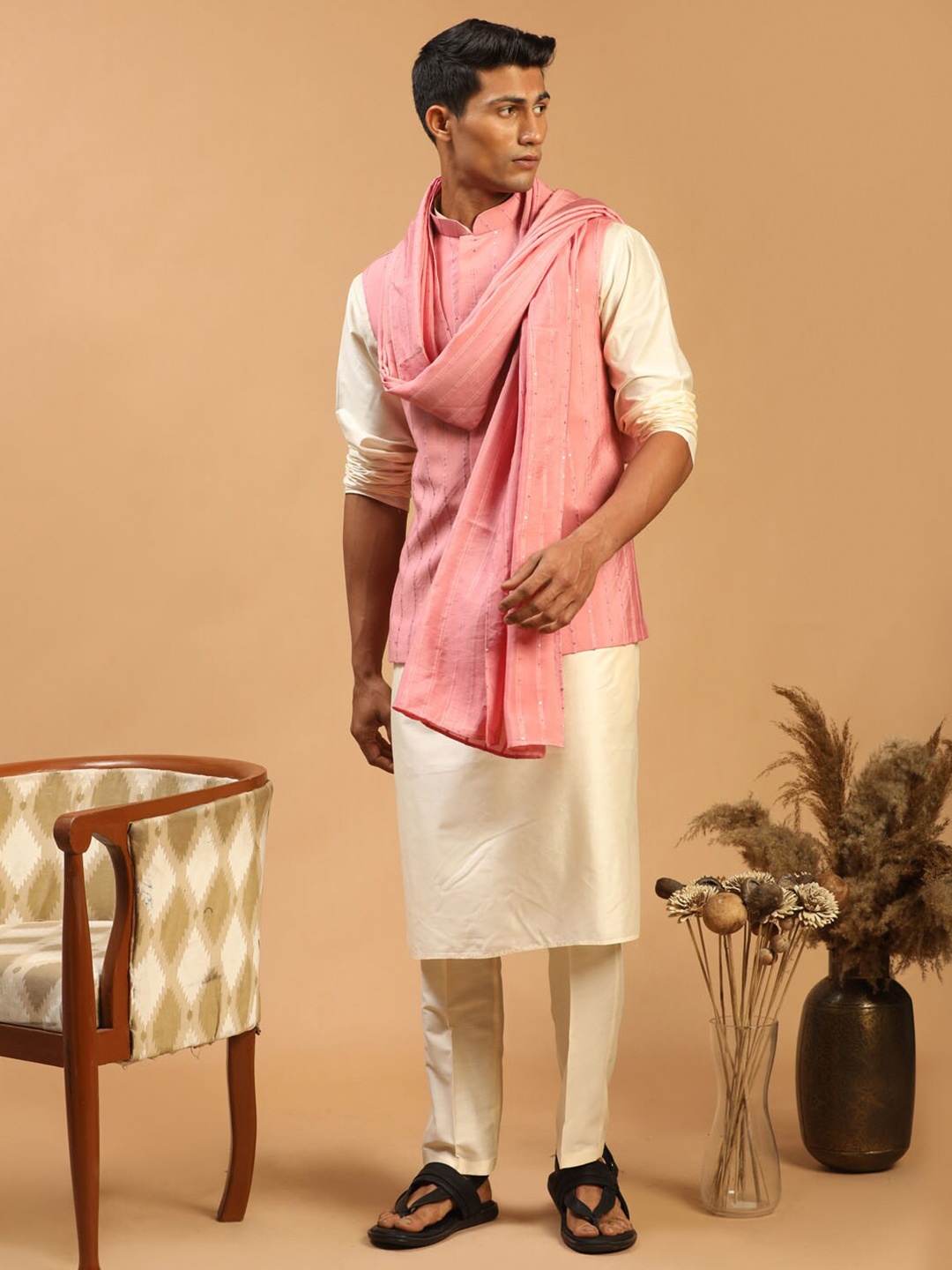 

VASTRAMAY Men Sequined Embellished Chanderi Dupatta, Pink