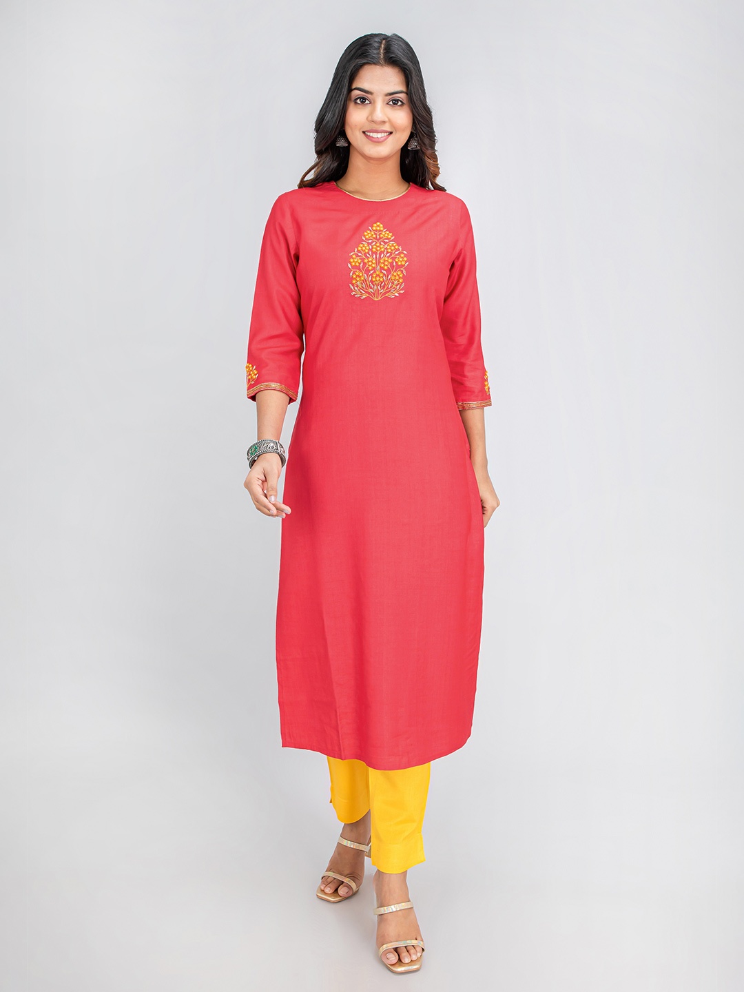 

SUTI Women Floral Thread Work Embroidered Kurta, Red