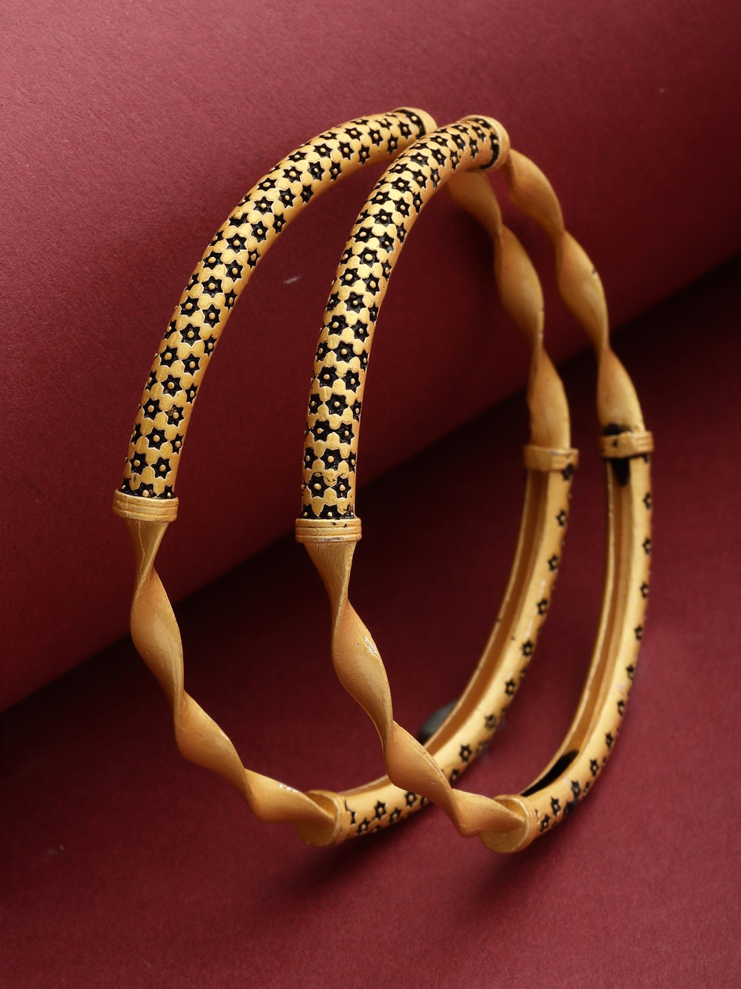 

VOGUE PANASH Set Of 2 Gold-Plated Enameled Star Bangles