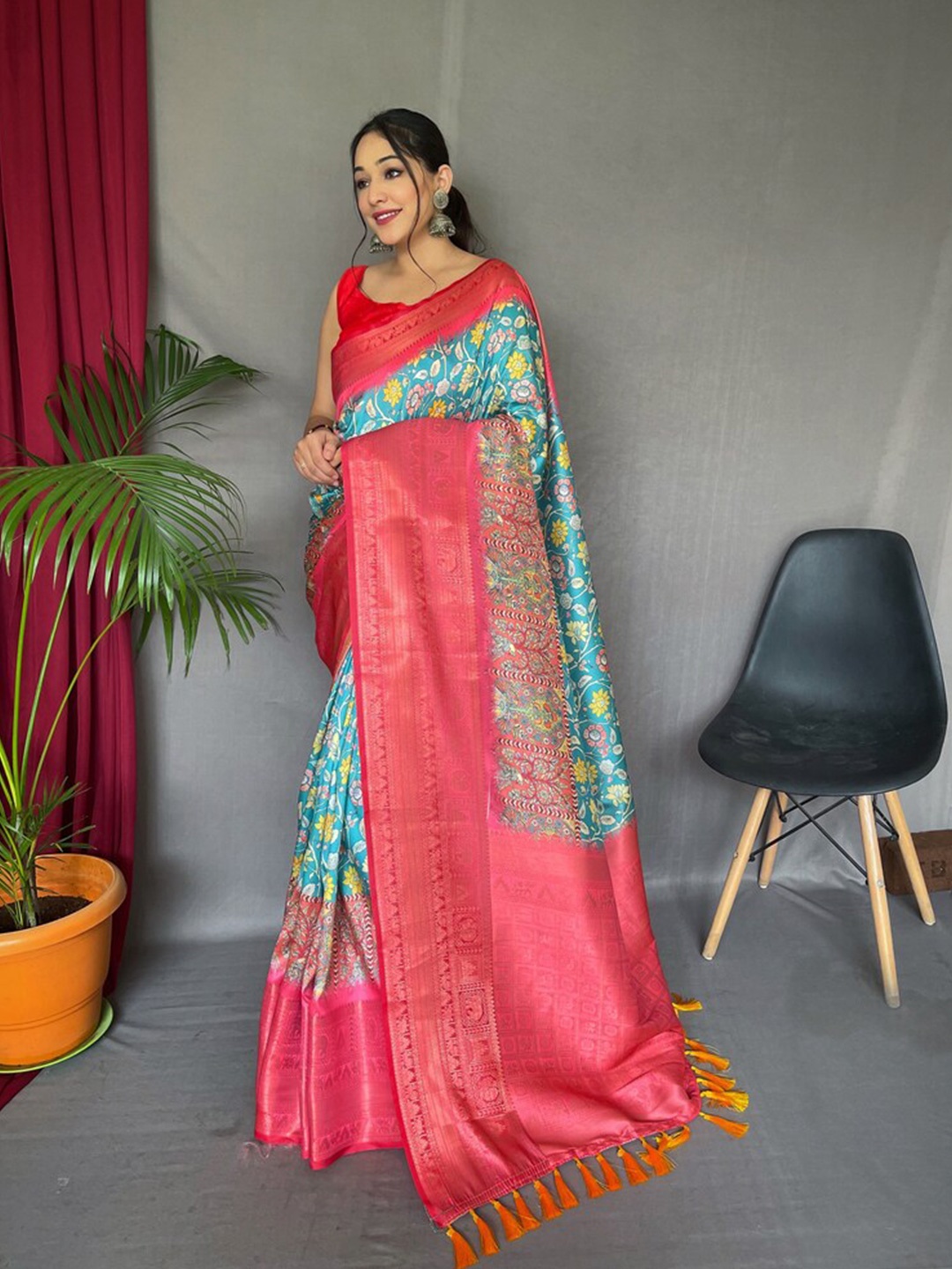 

Exclusiva Floral Printed Zari Kanjeevaram Saree, Blue