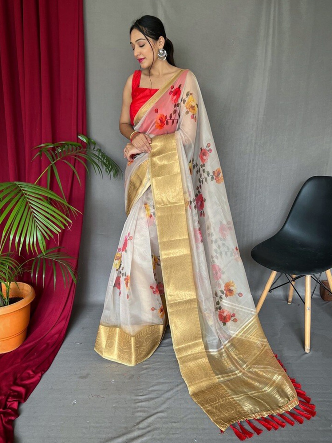 

Exclusiva Floral Printed Zari Organza Saree, Grey