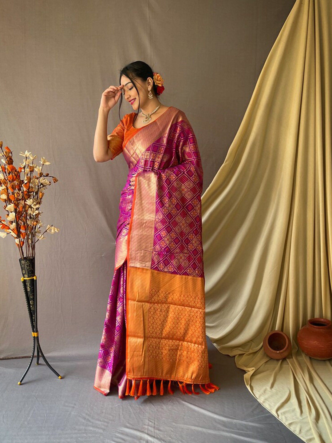 

Exclusiva Woven Design Zari Patola Saree, Purple