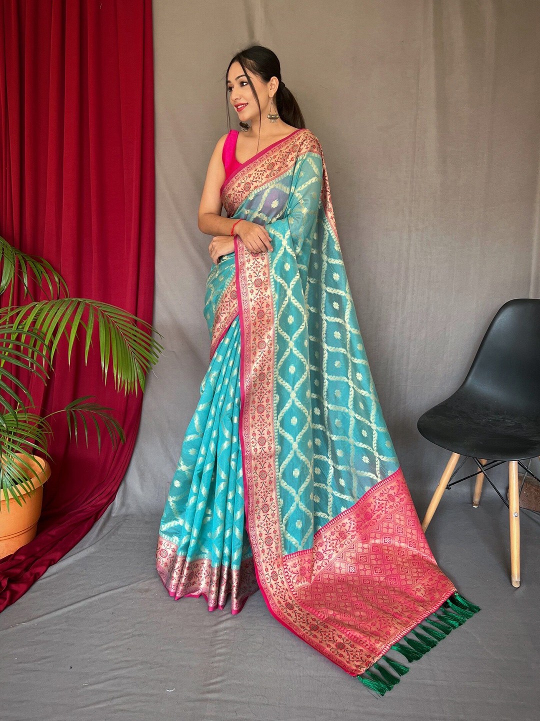 

Exclusiva Woven Design Zari Organza Saree, Blue