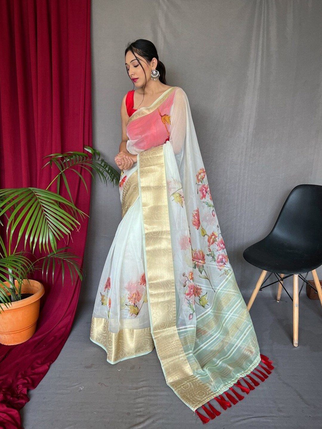 

Exclusiva Floral Zari Organza Saree, White