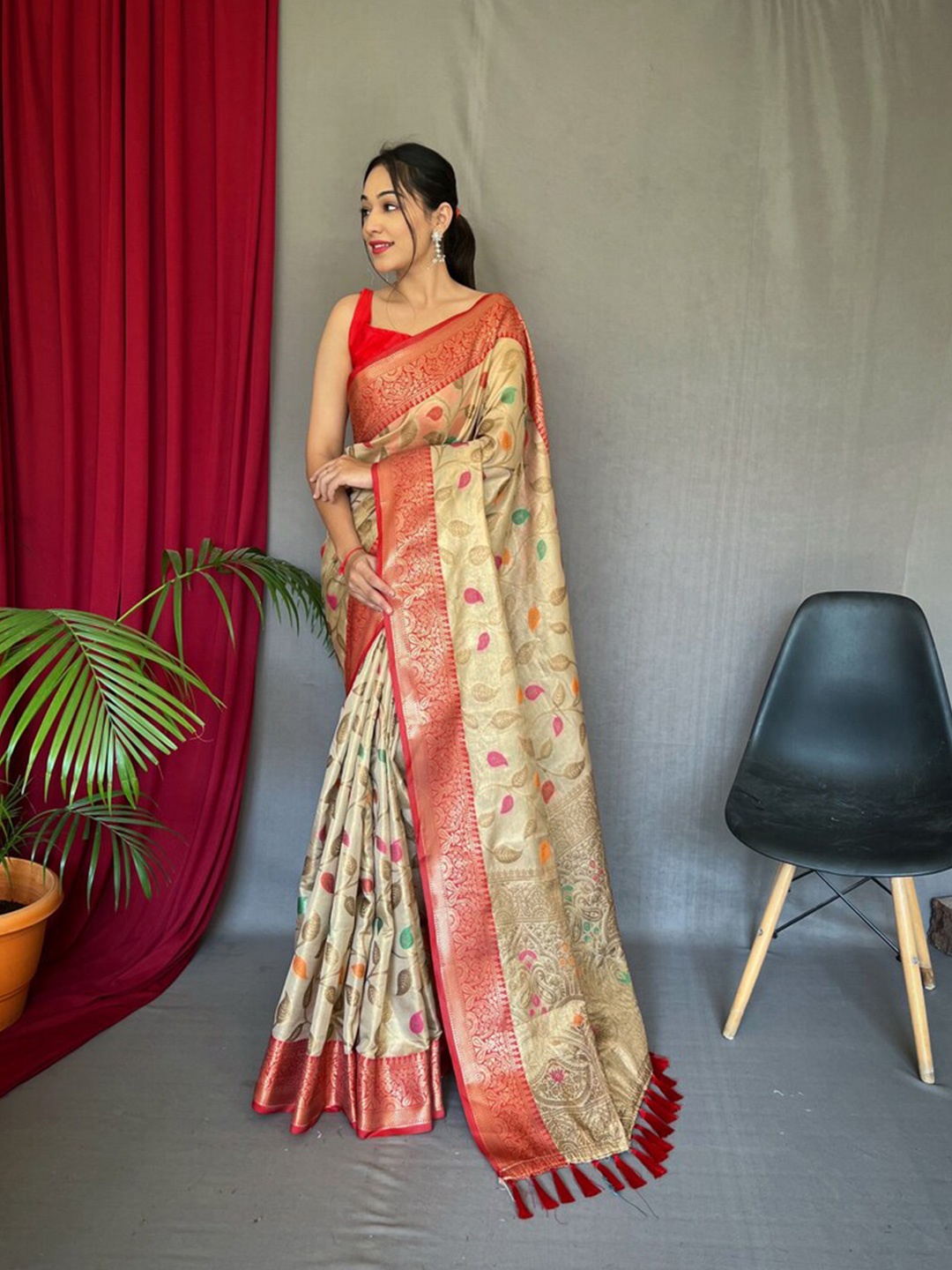 

Exclusiva Woven Design Zari Silk Blend Banarasi Saree, Cream