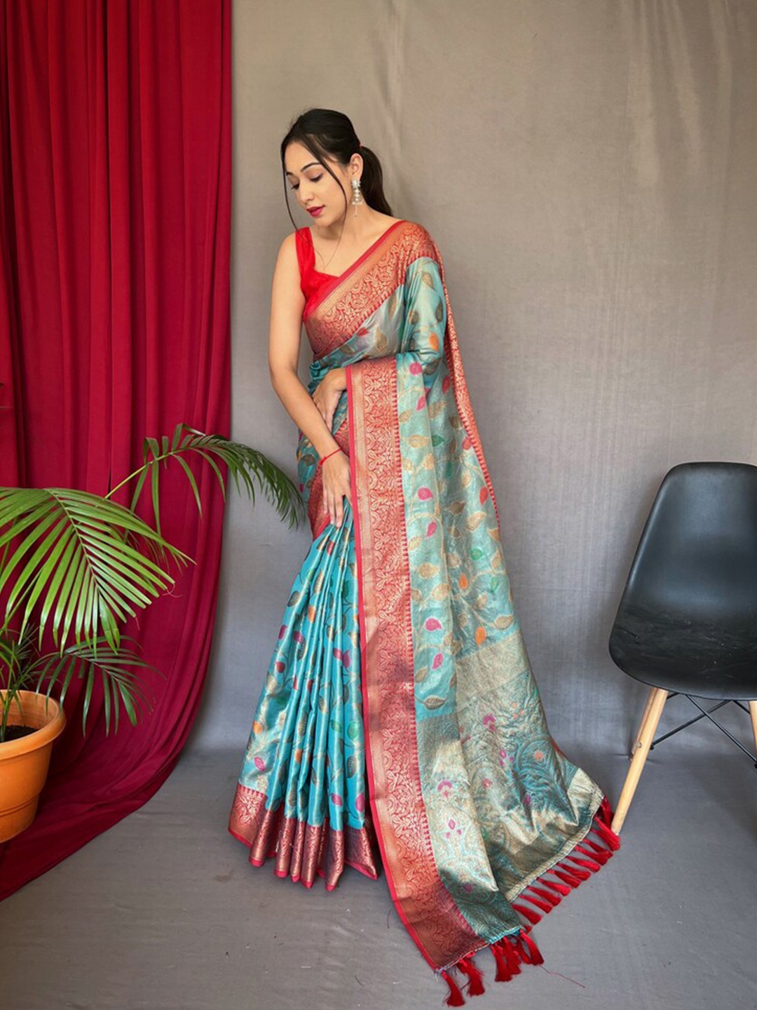 

Exclusiva Woven Design Zari Silk Blend Banarasi Saree, Blue