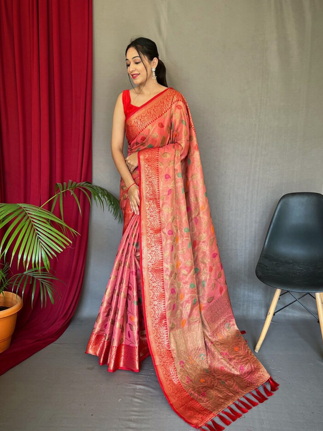 

Exclusiva Woven Design Zari Silk Blend Banarasi Saree, Pink