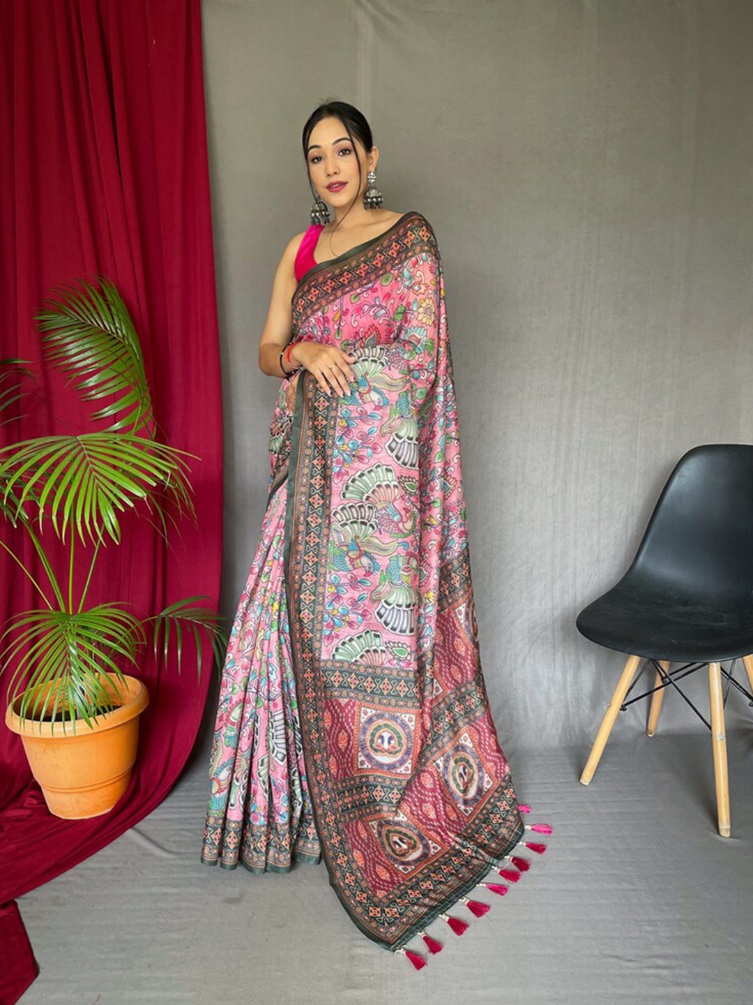 

Exclusiva Kalamkari Pure Cotton Saree, Grey
