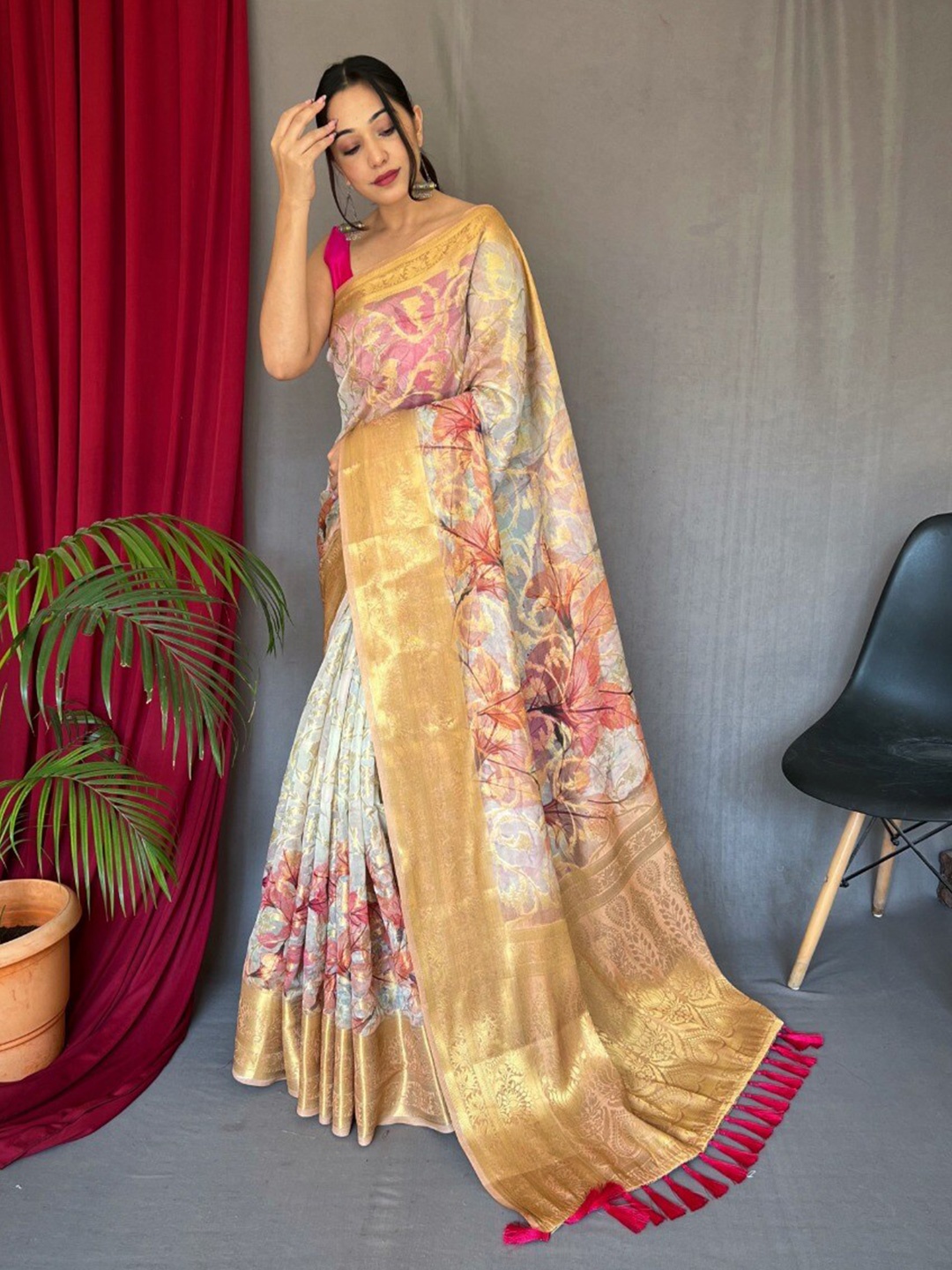 

Exclusiva Floral Zari Organza Saree, White