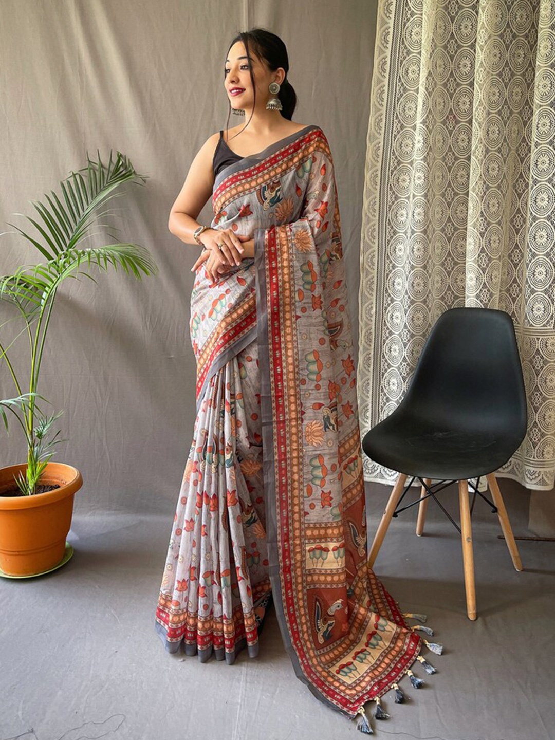 

Exclusiva Kalamkari Pure Cotton Saree, Grey