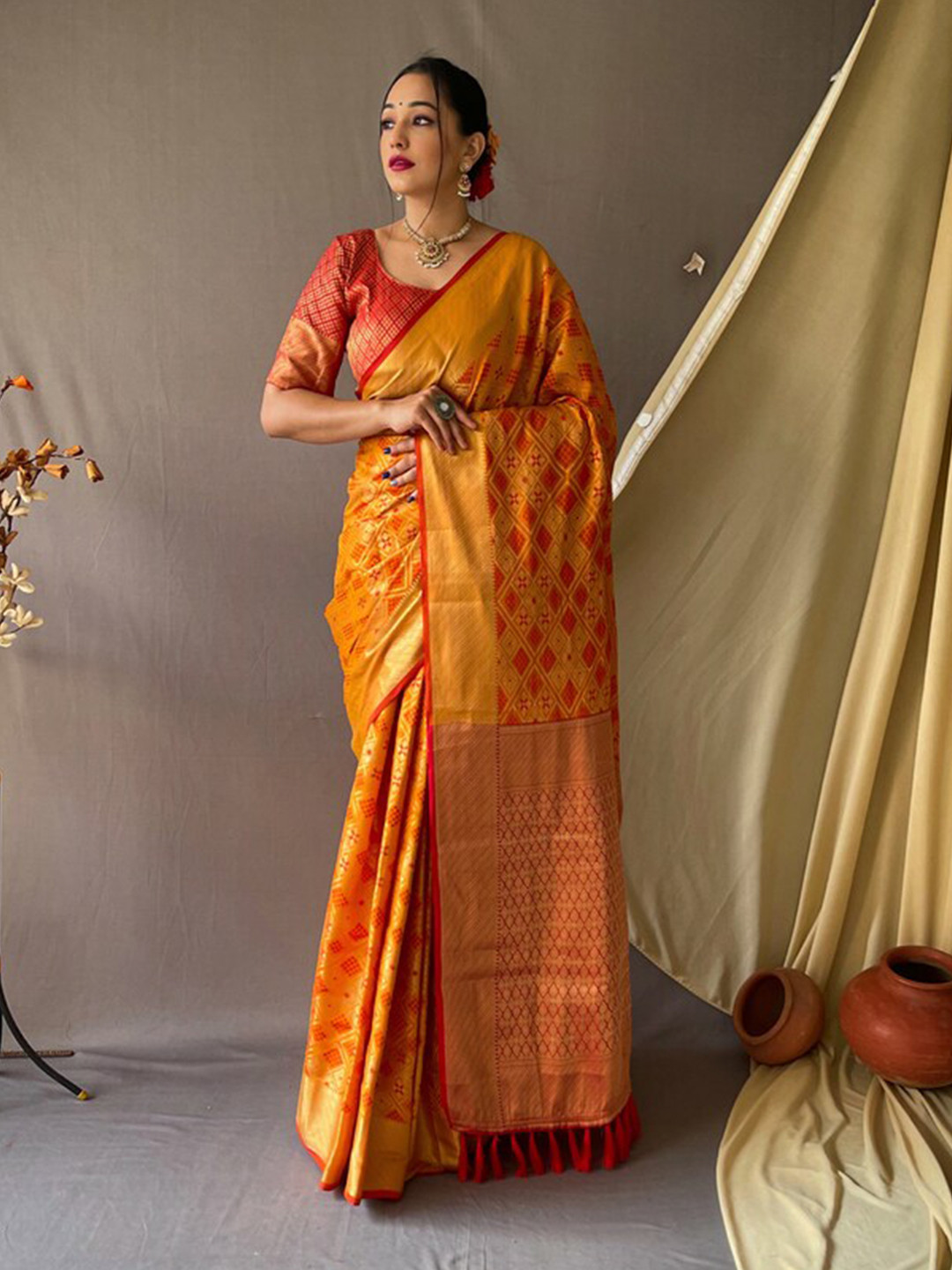 

Exclusiva Woven Design Zari Patola Saree, Yellow