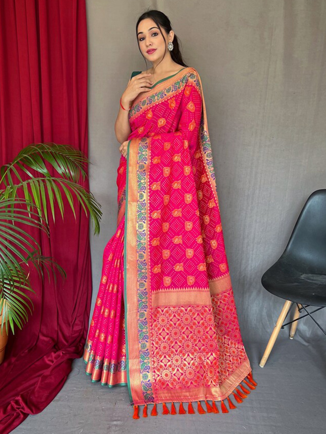 

Exclusiva Woven Design Zari Silk Blend Patola Saree, Pink