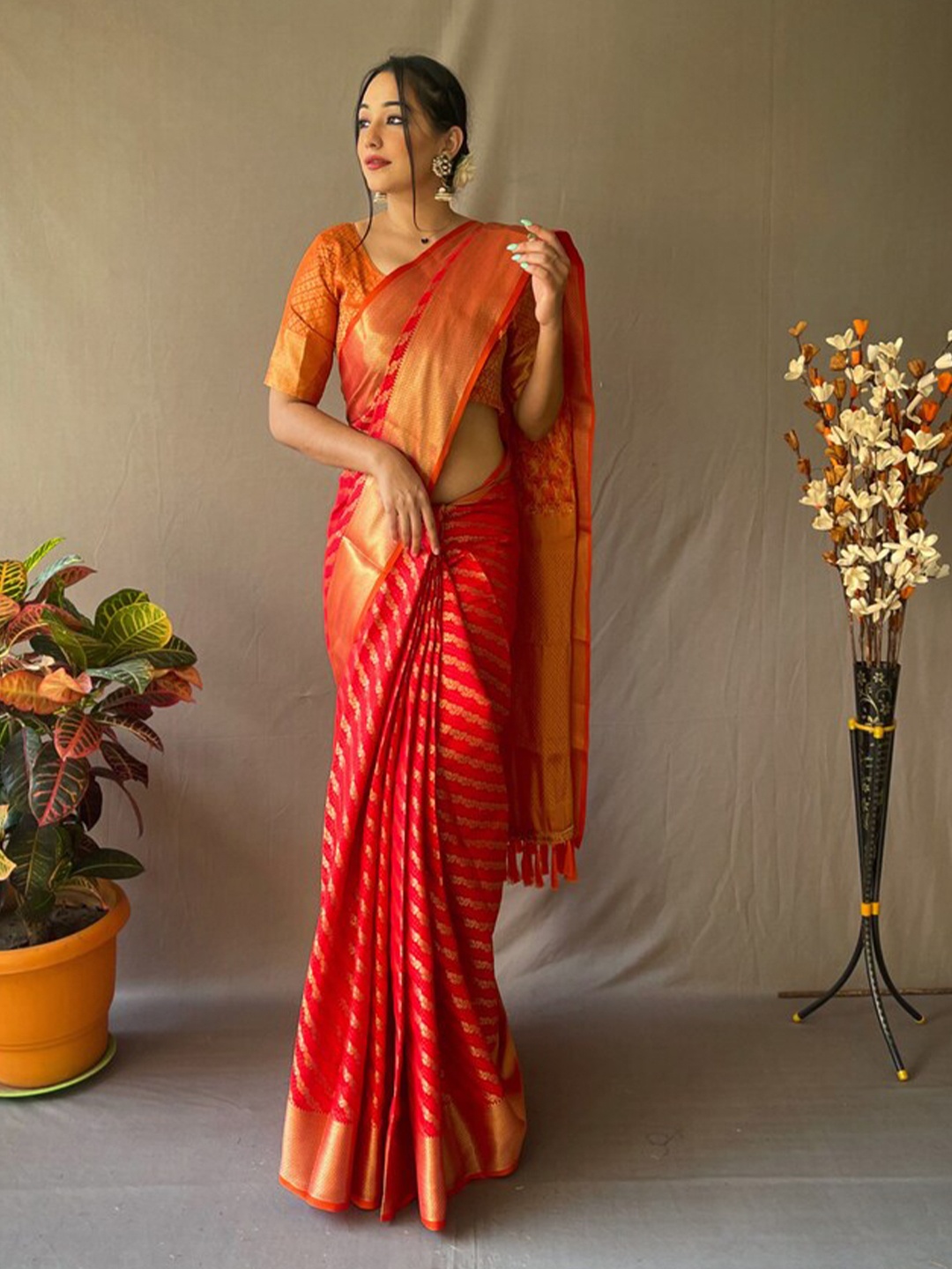 

Exclusiva Ethnic Motifs Zari Silk Blend Patola Saree, Red
